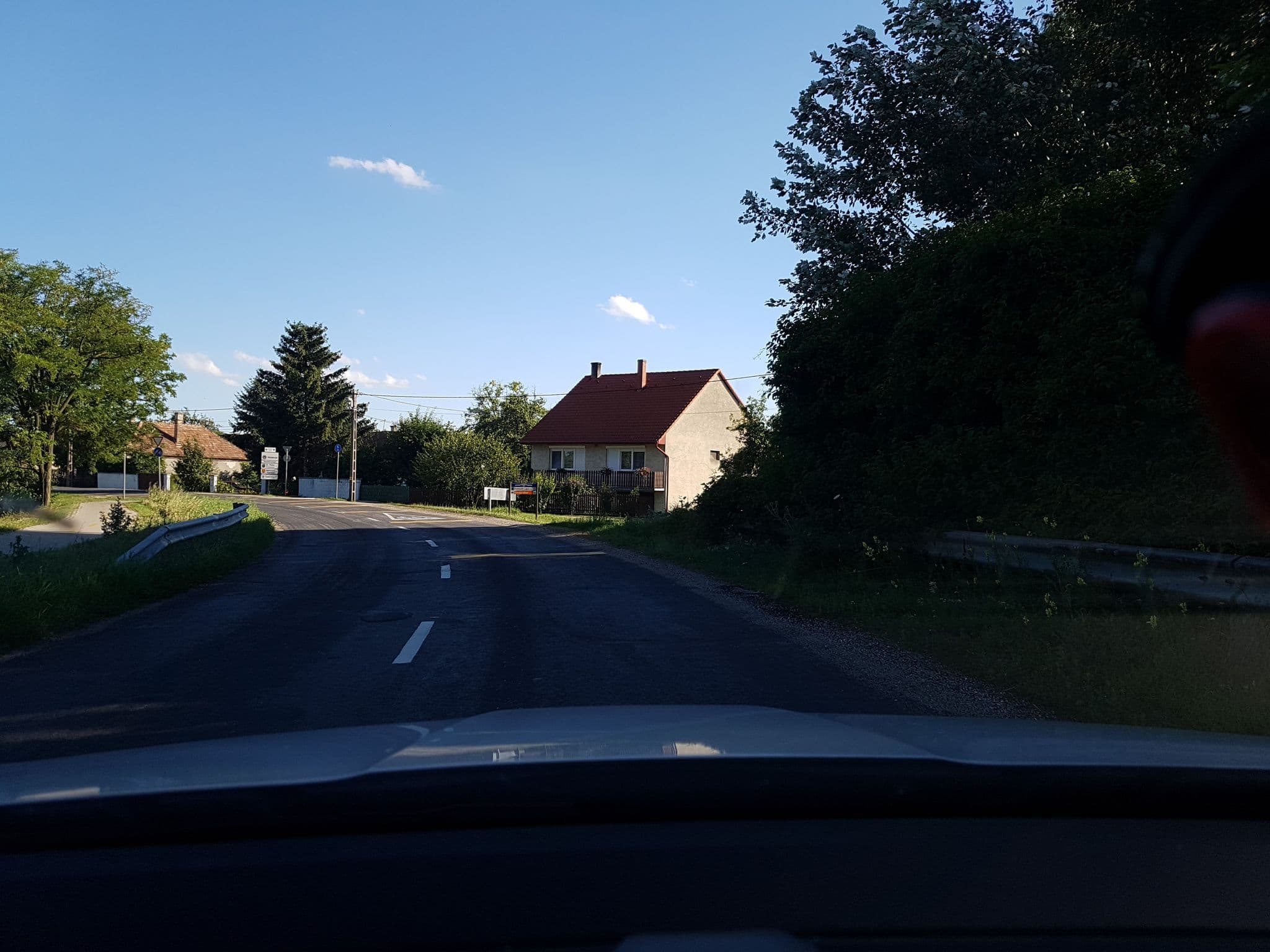 Street view near Hédervári Kócsag tábor, Hédervár — © grin (CC BY-SA · Mapillary)