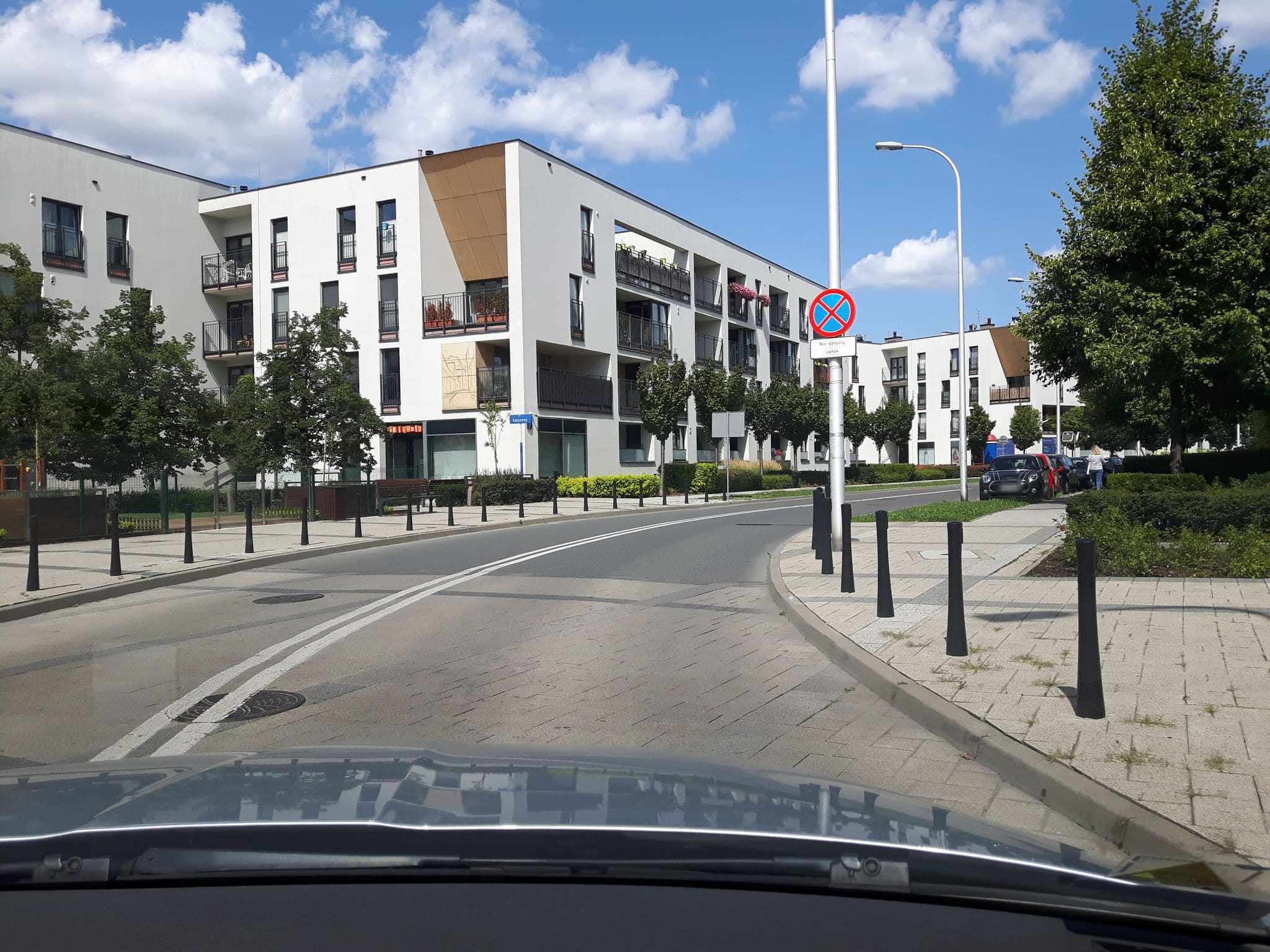 Street view near Hotel Gregorovius, Ząbki — © andpol_2288 (CC BY-SA · Mapillary)