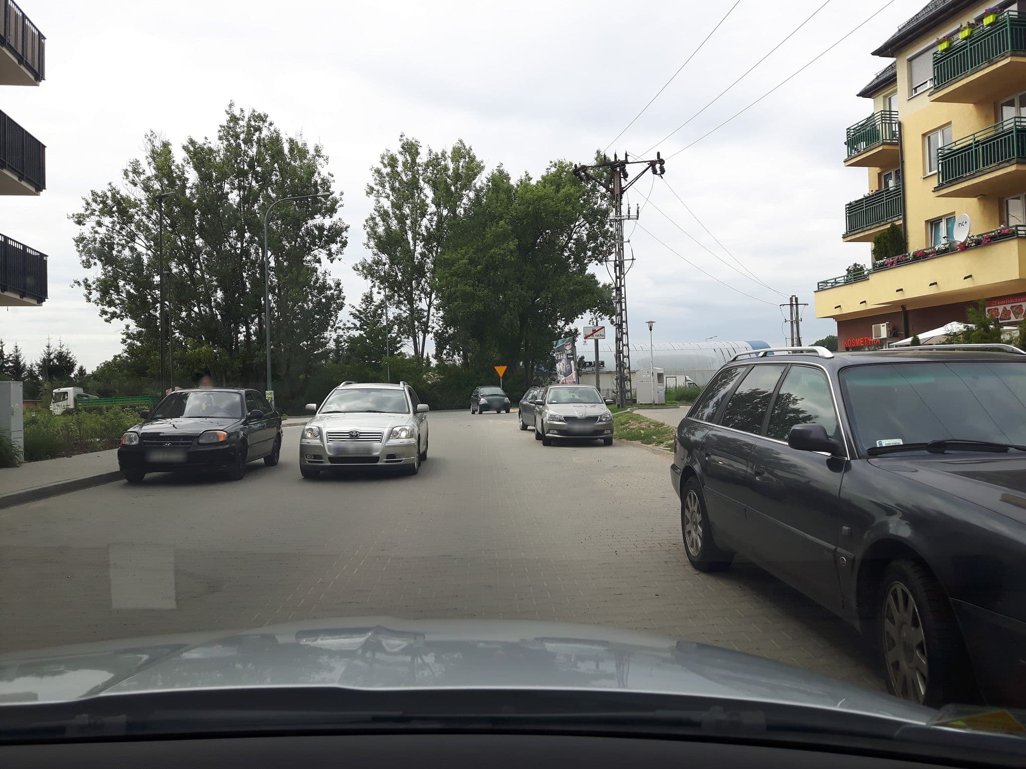 Street view near Dom Studencki BS Kawęczyn, Ząbki — © andpol_2288 (CC BY-SA · Mapillary)