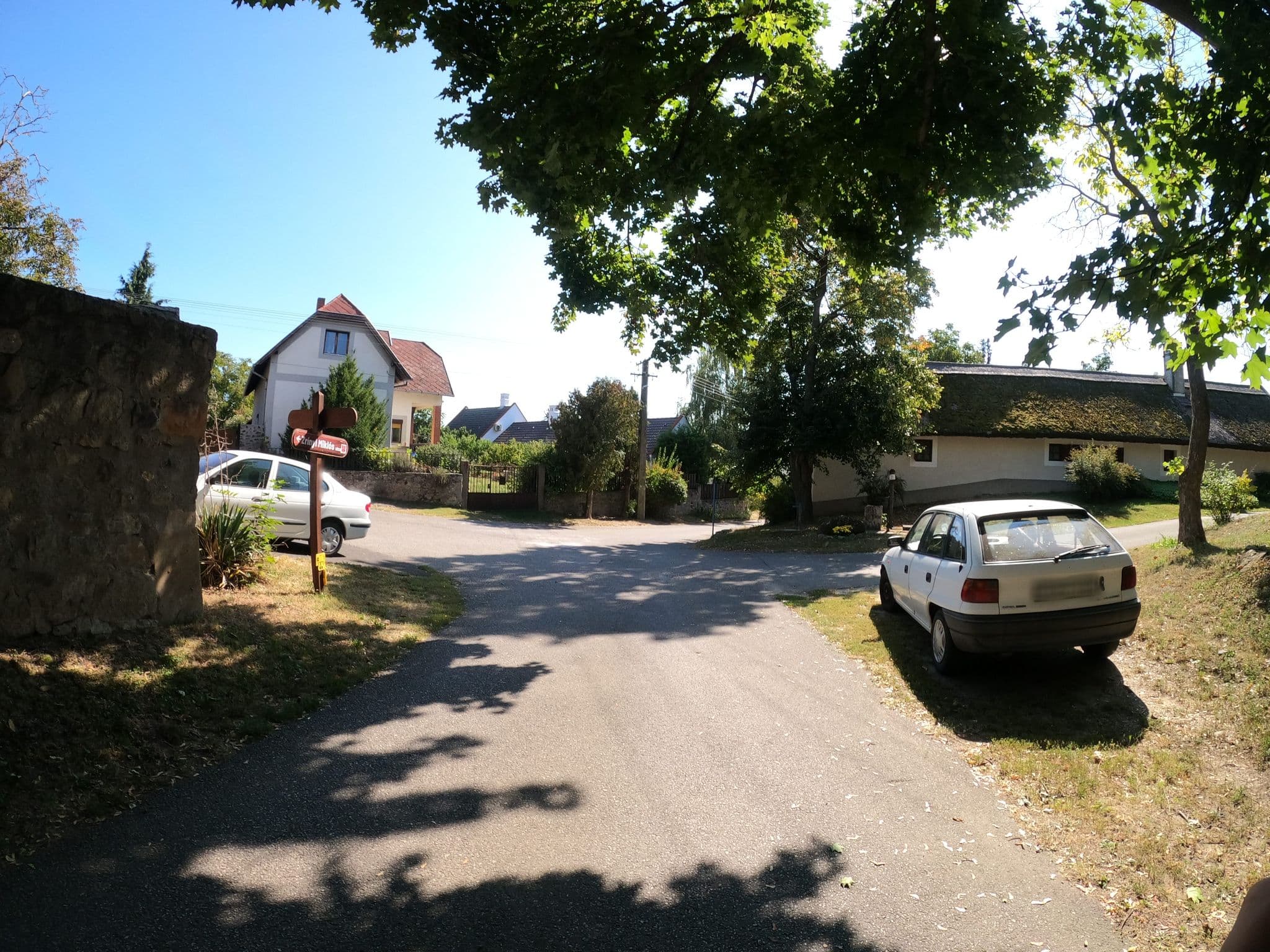 Street view near Káli Kő Apartman, Révfülöp — © knusprig (CC BY-SA · Mapillary)