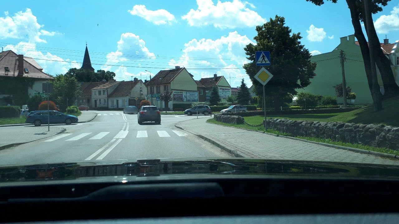 Street view near Zajazd Mazurski. Zakład hotelowy Artex-Olsztyn Sp. z o.o., Olsztynek — © picturehoover (CC BY-SA · Mapillary)
