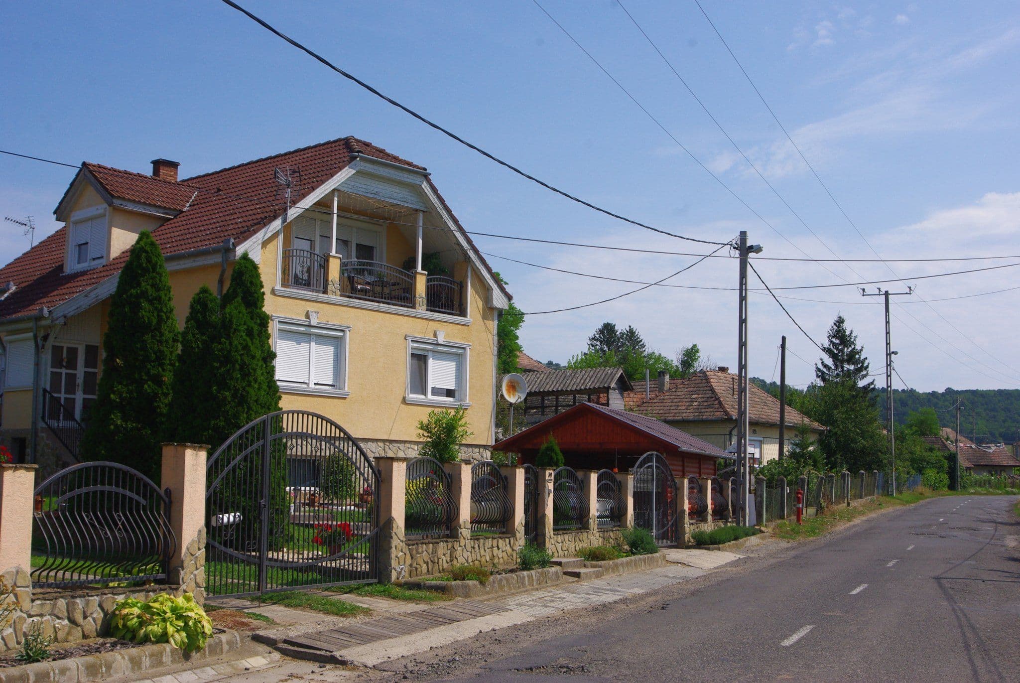 Street view near Dézsafürdő Vendégház, Rimóc — © utvonalfelmeresek (CC BY-SA · Mapillary)