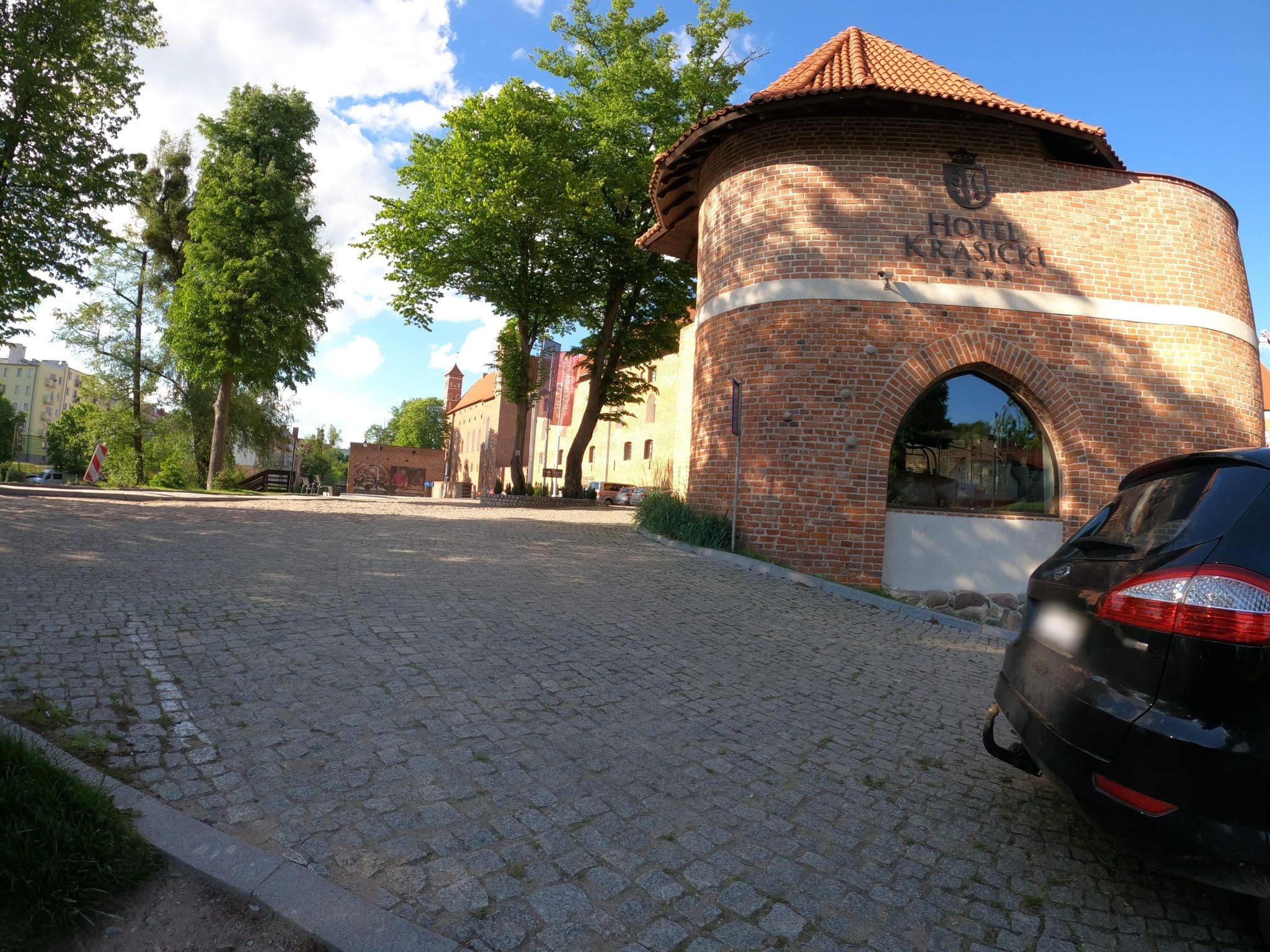 Street view near Gothic Wing, Lidzbark Warmiński — © masterofnoroad (CC BY-SA · Mapillary)