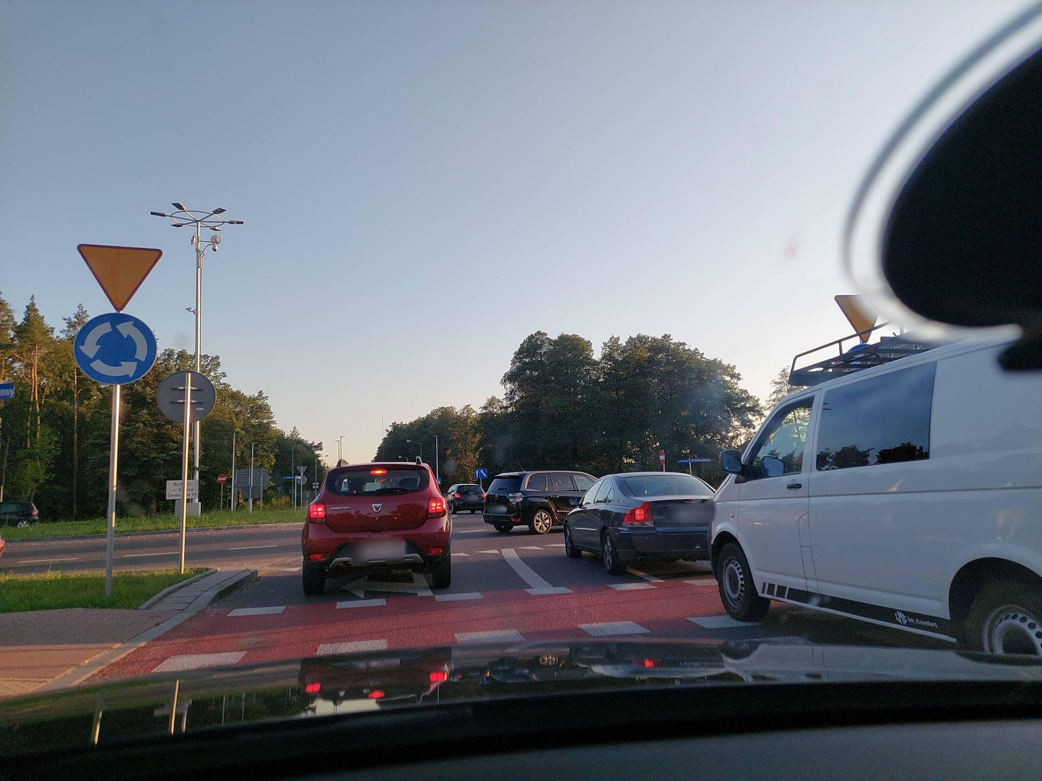 Street view near Elba - Trio Usługi Hotelarsko-Restauracyjne Bogumiła Kamińska Daniel Niewiarowski S.C., Ostrołęka — © Apirnus (CC BY-SA · Mapillary)