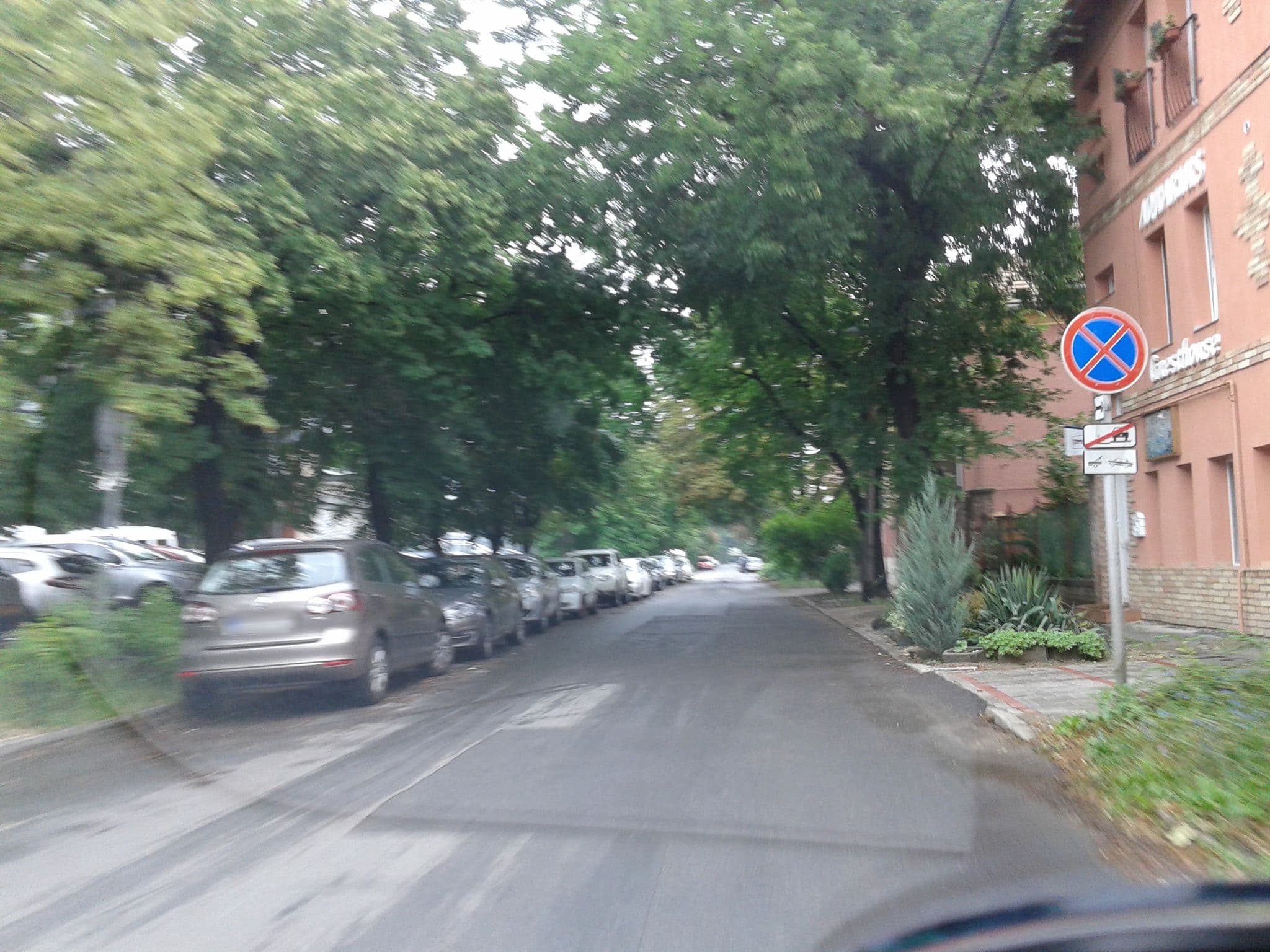 Street view near Aquarius Guesthouse, Újszeged — © esandorhu (CC BY-SA · Mapillary)