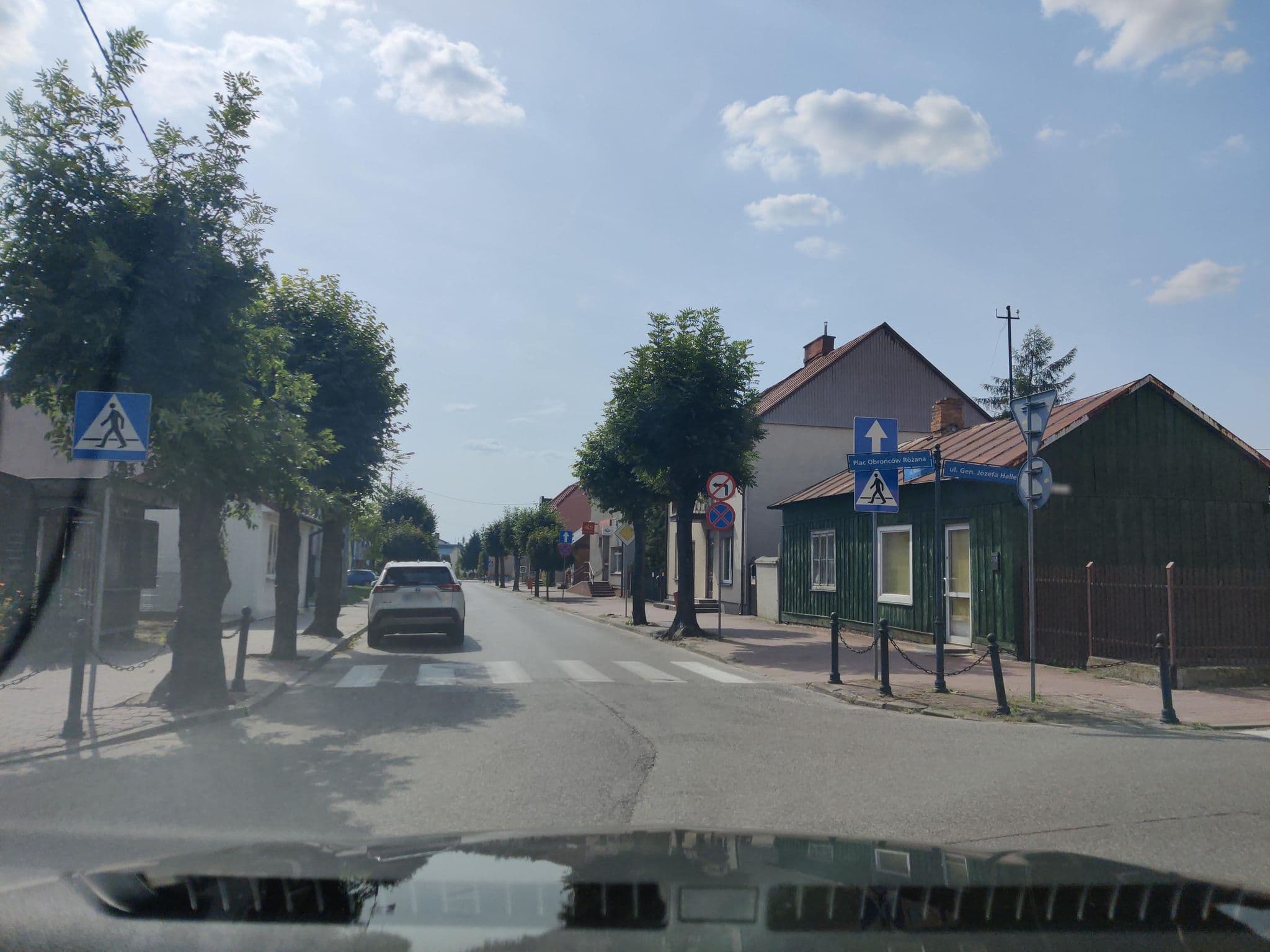 Street view near "Florian" S.C. Ośrodek Wczasowy Mirosław Kowalski Magdalena Kowalska, Różan — © kietlak (CC BY-SA · Mapillary)