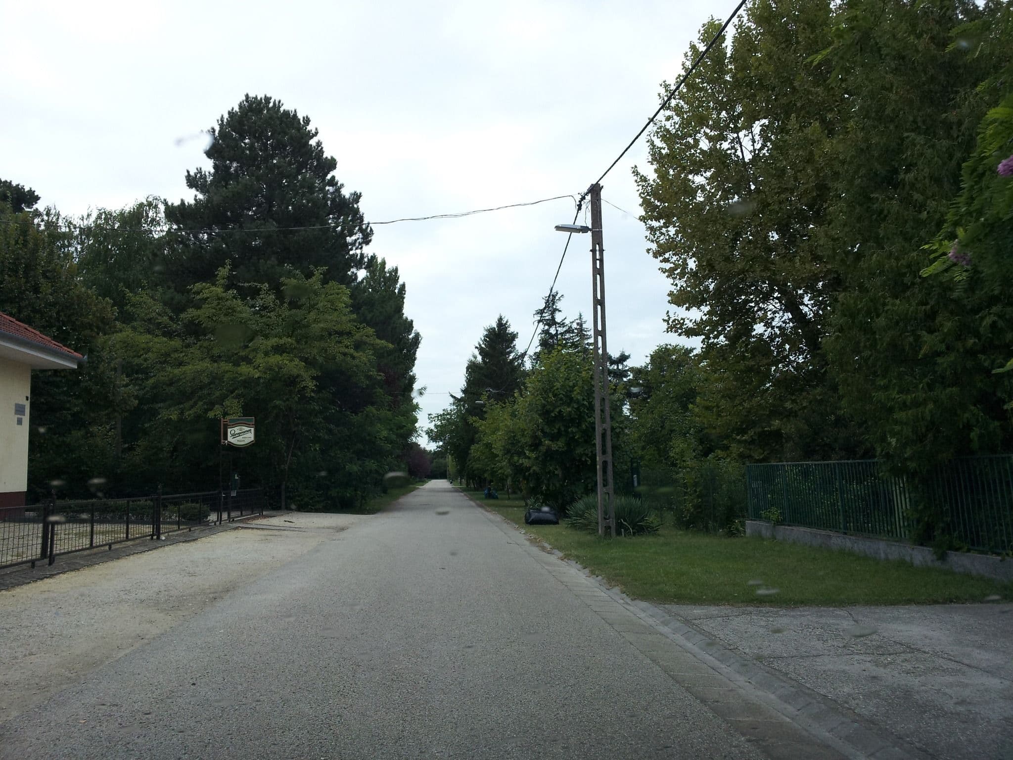 Street view near Művészeti Szakszervezetek Üdülője, Zamárdi — © kolesajr (CC BY-SA · Mapillary)