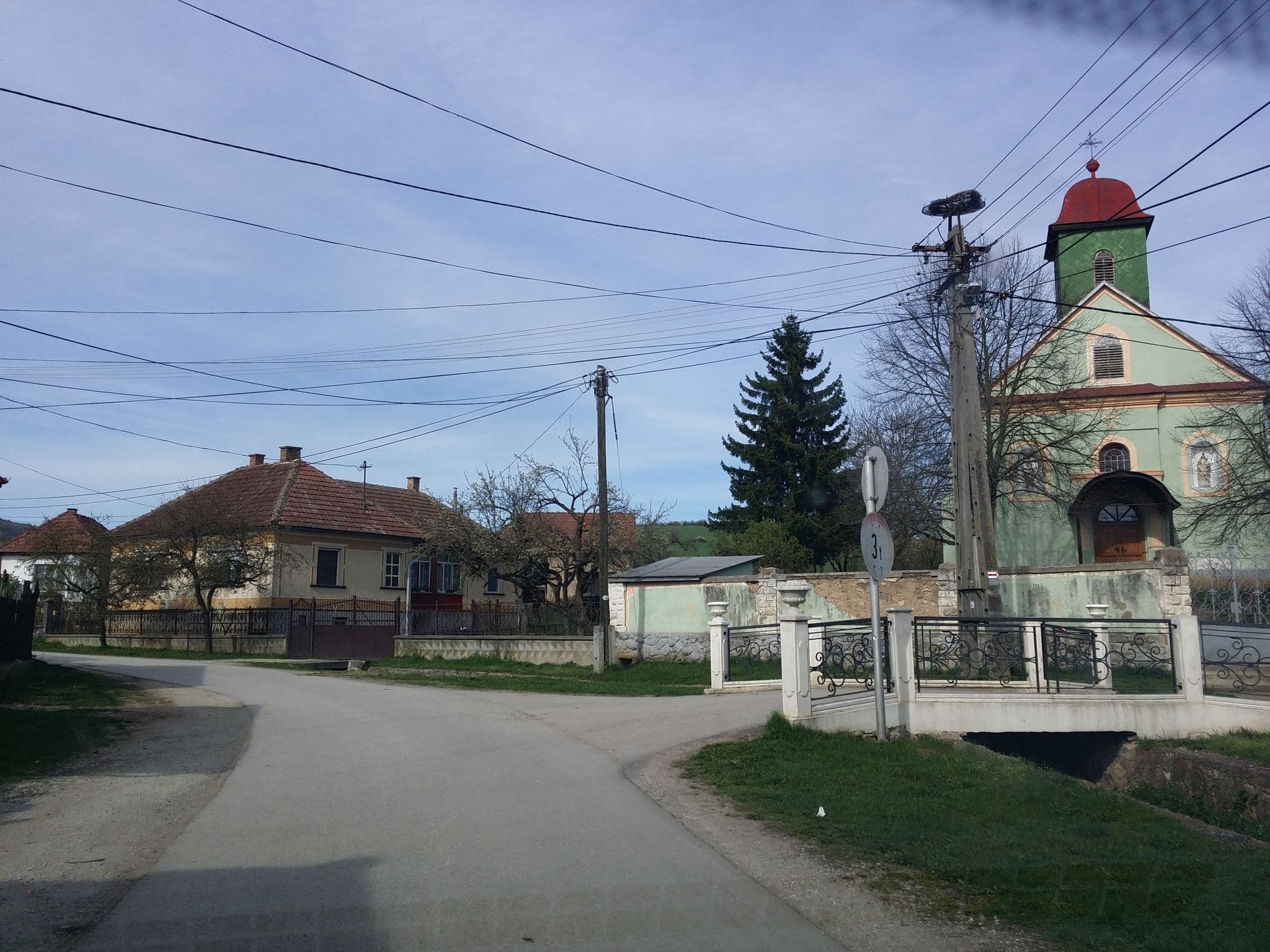 Street view near Patakparti Vendégház, Szendrő — © utvonalfelmeresek (CC BY-SA · Mapillary)