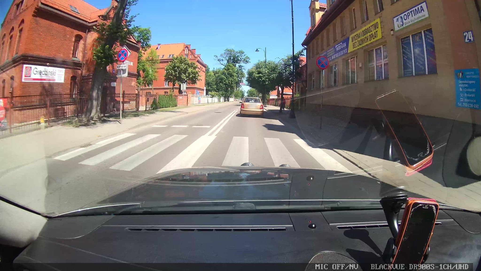 Street view near Prestige Salon Urody i Apartamenty, Ełk — © grobin (CC BY-SA · Mapillary)
