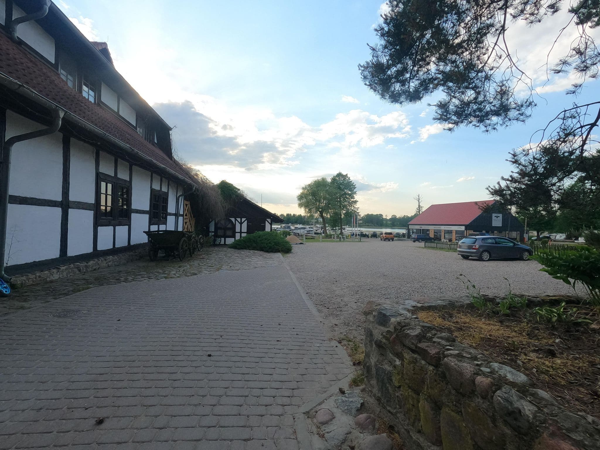 Street view near Gospoda Pod Czarnym Labedziem Hotel Rydzewo, Giżycko — © masterofnoroad (CC BY-SA · Mapillary)