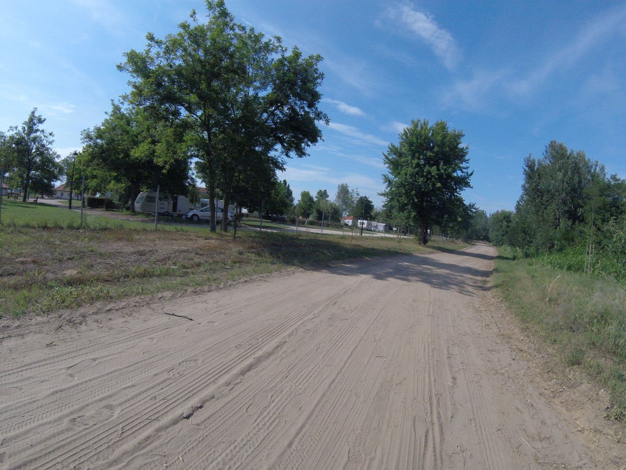 Street view near Apartman és Kemping, Cegléd — © utvonalfelmeresek (CC BY-SA · Mapillary)