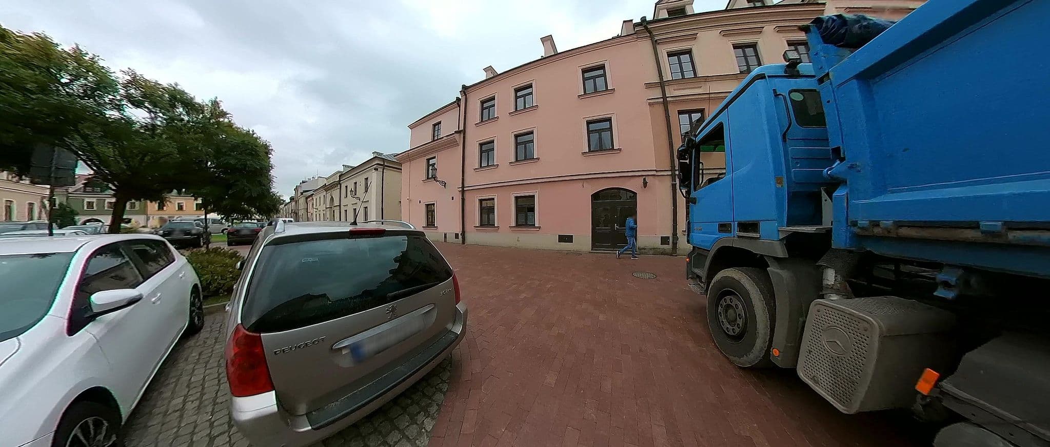 Street view near Mercure Zamosc Stare Miasto, Zamość — © 9f893cde (CC BY-SA · Mapillary)