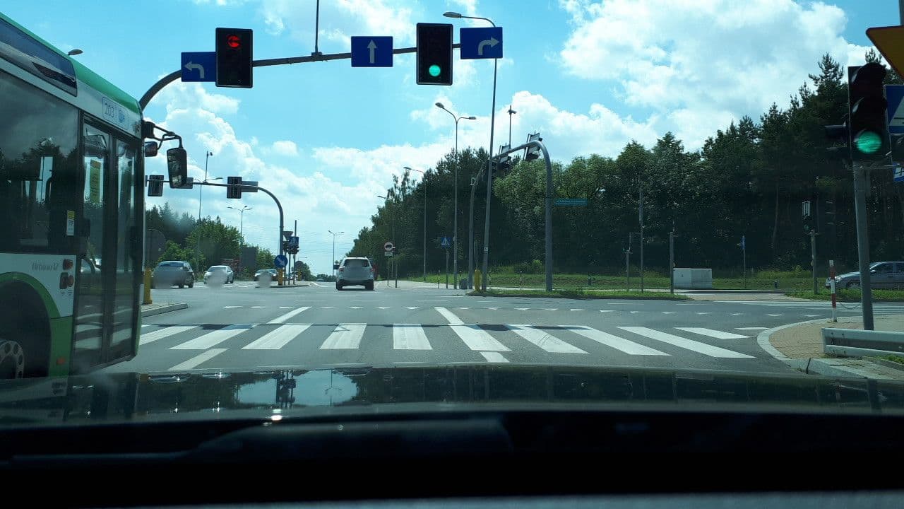 Street view near elegant, Białystok — © picturehoover (CC BY-SA · Mapillary)
