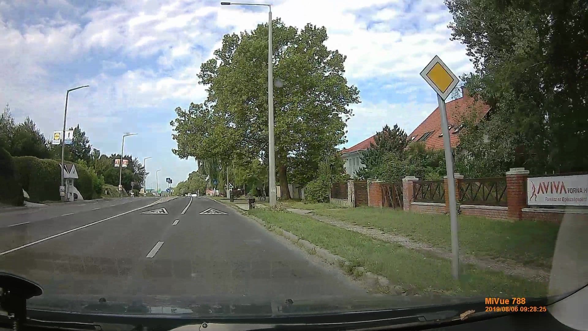 Street view near Kilátó Apartmanház, Balatonföldvár — © geox123 (CC BY-SA · Mapillary)