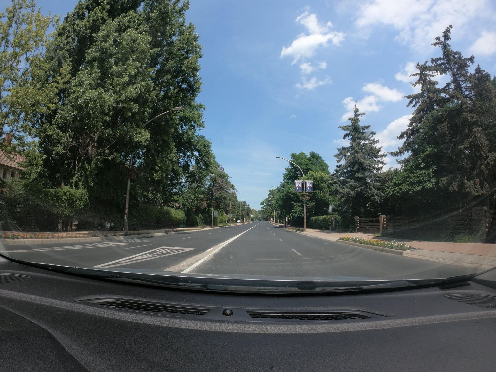 Street view near Bendegúz Villa Panzió, Balatonföldvár — © vst (CC BY-SA · Mapillary)