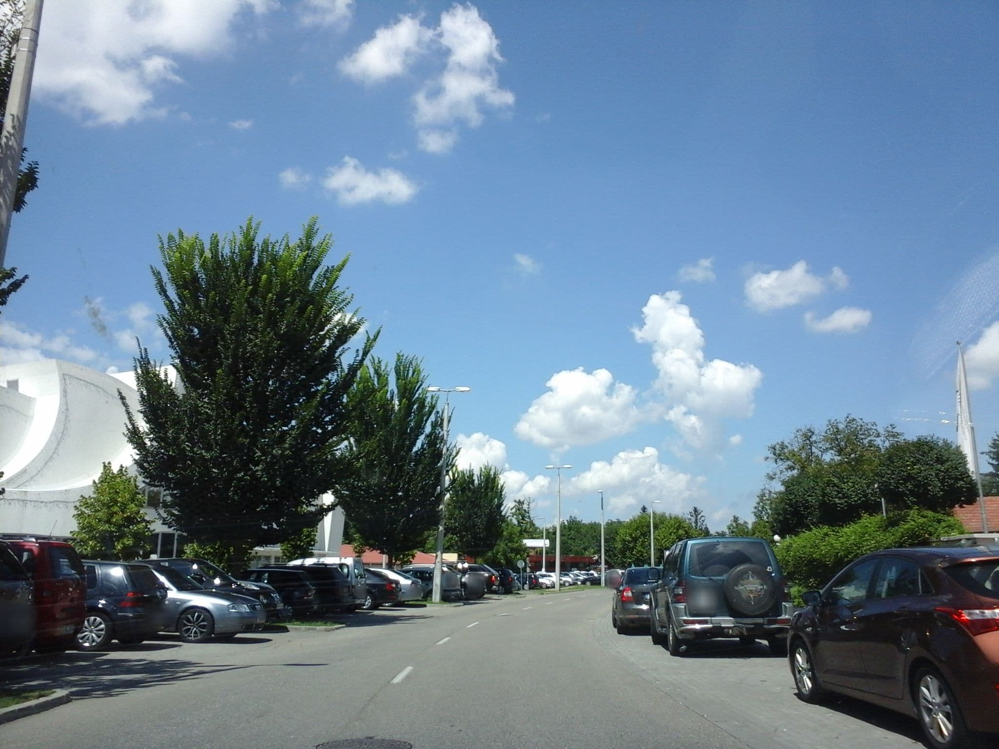 Street view near Hotel Atlantis, Hajdúszoboszló — © czadzik (CC BY-SA · Mapillary)