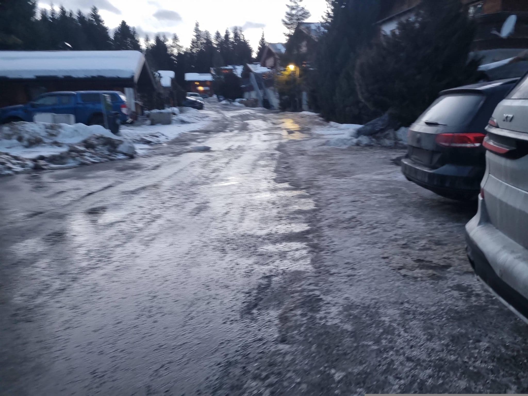 Street view near Haus Nindl, Neukirchen am Großvenediger — © dsmm (CC BY-SA · Mapillary)