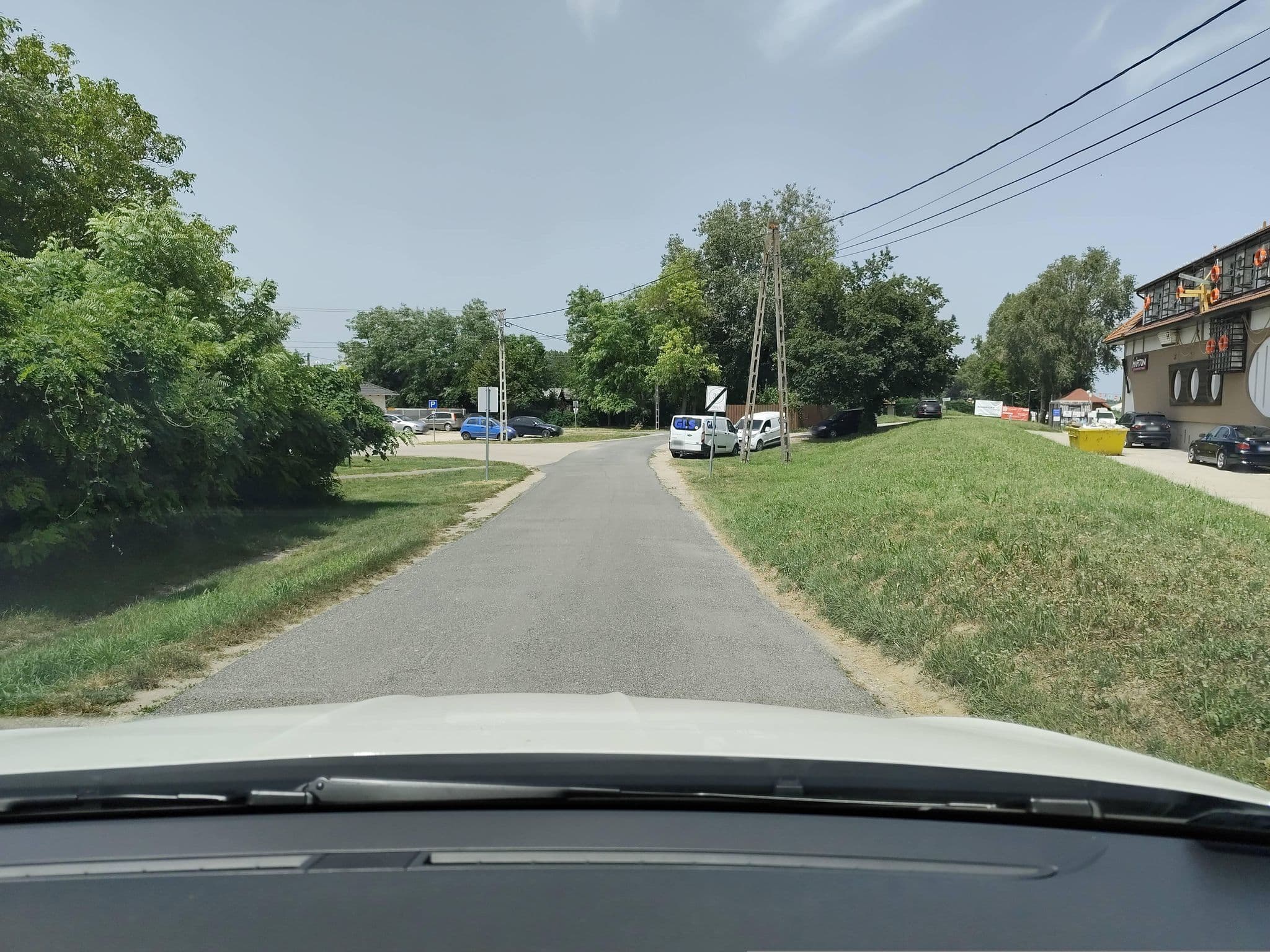 Street view near Mártoni Csárda Dunaparti Rendezvényház és Fogadó, Szigetújfalu — © mkpest2 (CC BY-SA · Mapillary)