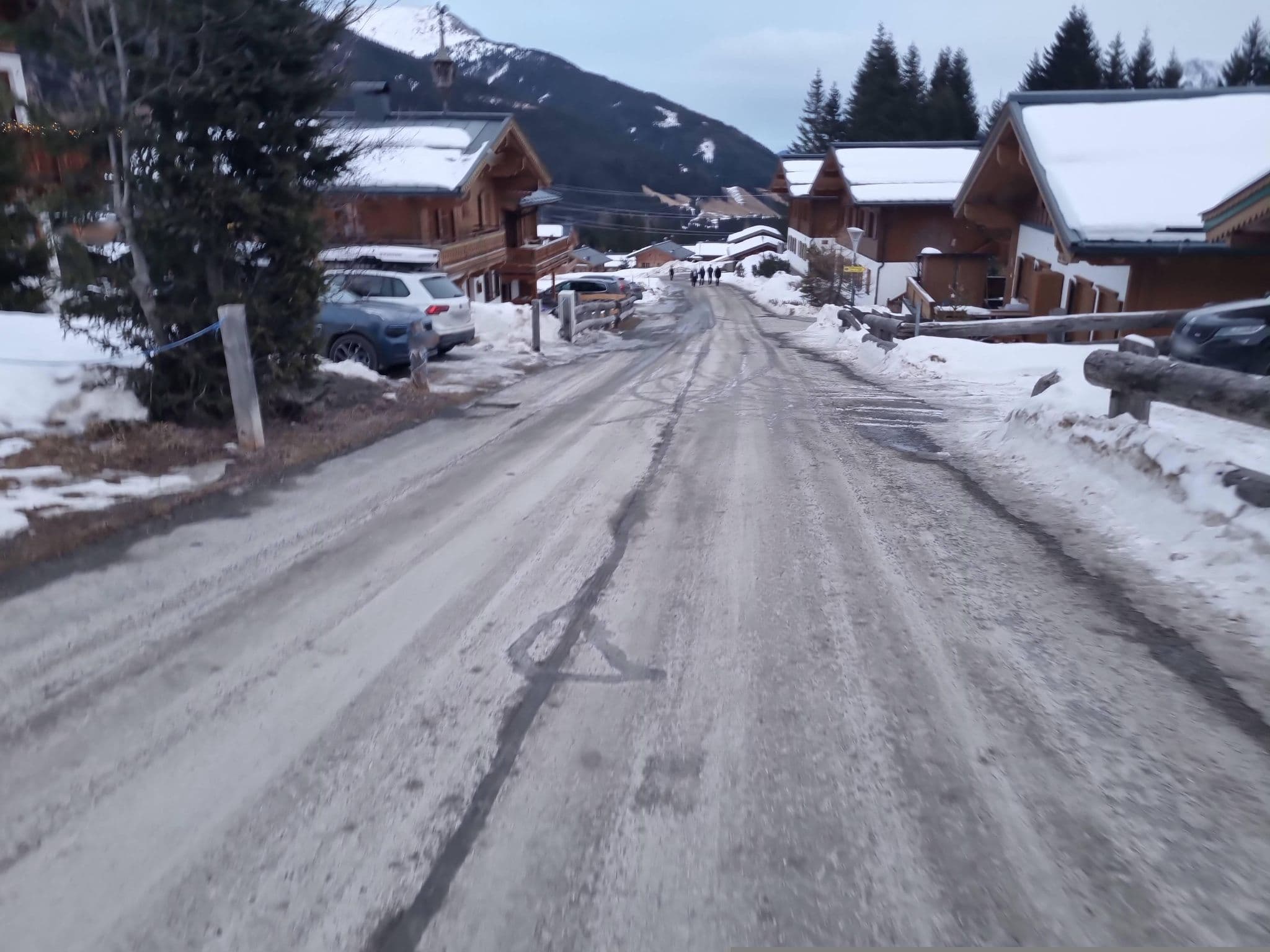 Street view near Lilalu Ferienwohungen, Neukirchen am Großvenediger — © dsmm (CC BY-SA · Mapillary)