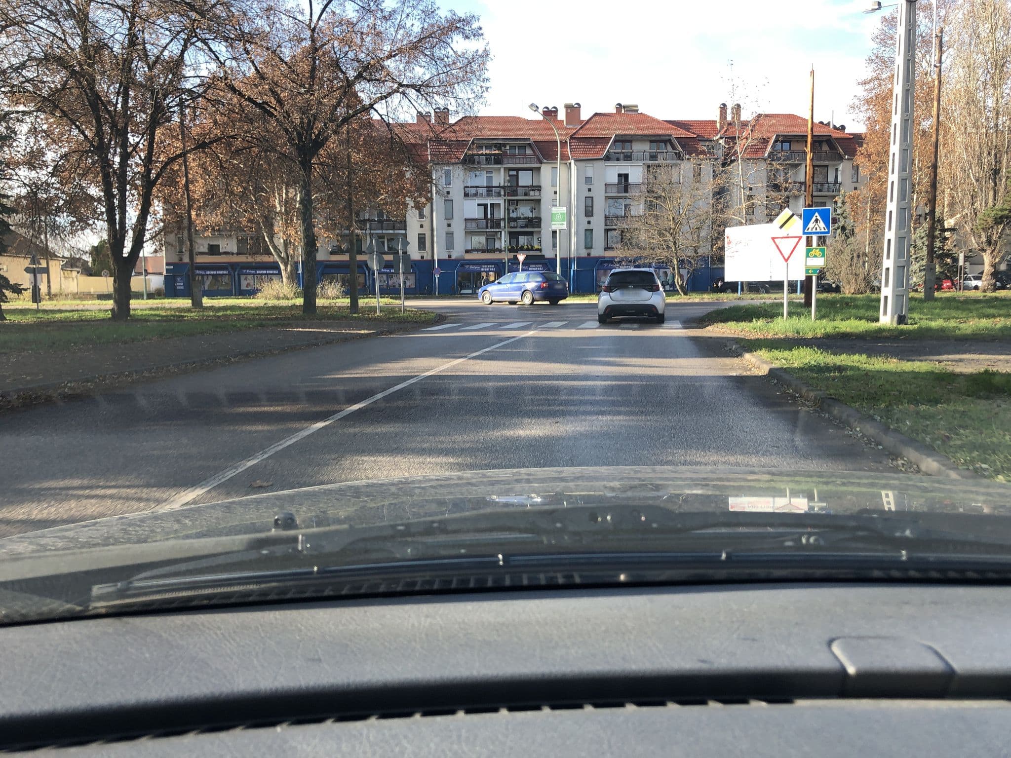 Street view near Ifjúsági Ház és Sportszálló, Csongrád — © becq74 (CC BY-SA · Mapillary)