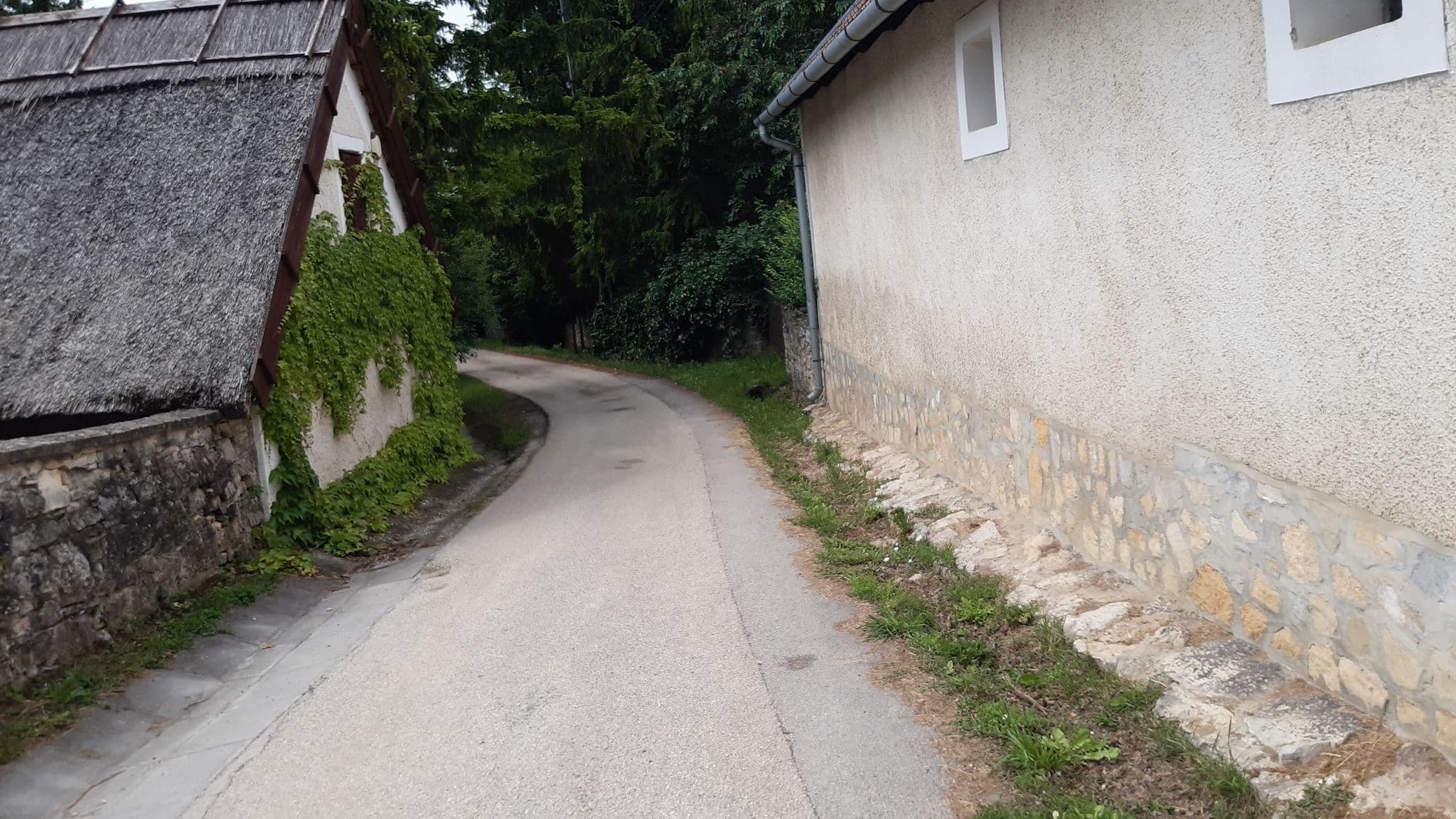 Street view near Kőhíd Vendégház, Balatonfüred — © vasony (CC BY-SA · Mapillary)