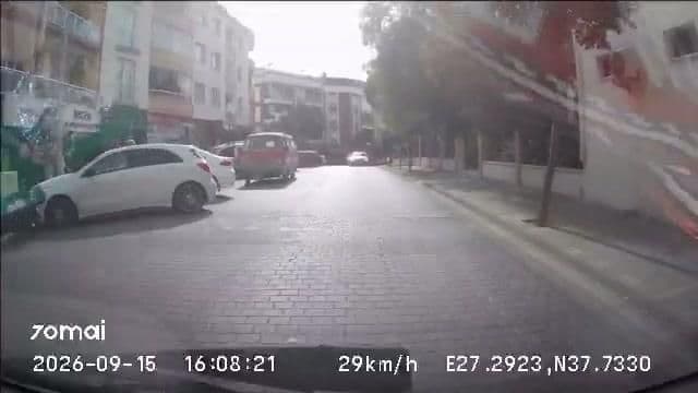 Street view near Seckin Otel, Davutlar — © doriel (CC BY-SA · Mapillary)