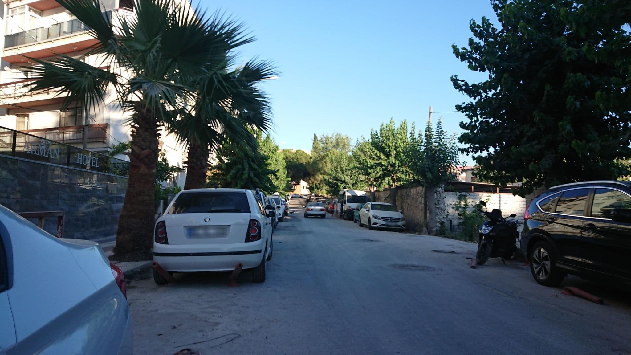 Street view near Akman Hotel, Kuşadası — © kubikanber (CC BY-SA · Mapillary)