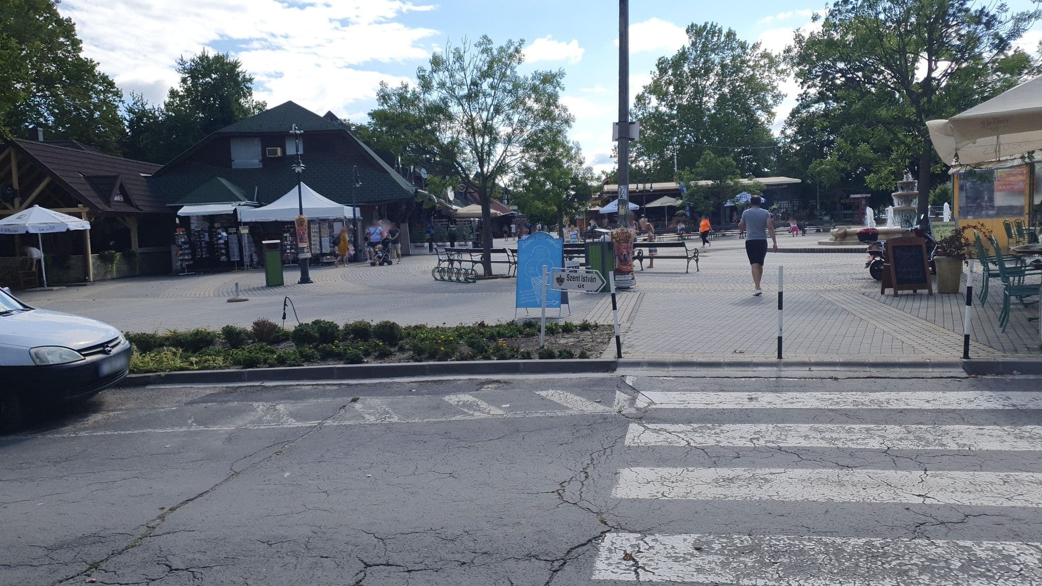 Street view near Centrum Stúdióapartman Balatonlelle, Balatonlelle — © turboscsiga (CC BY-SA · Mapillary)