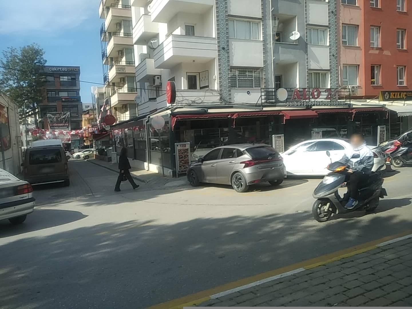 Street view near Atlı Hotel, Kuşadası — © amasya05055 (CC BY-SA · Mapillary)