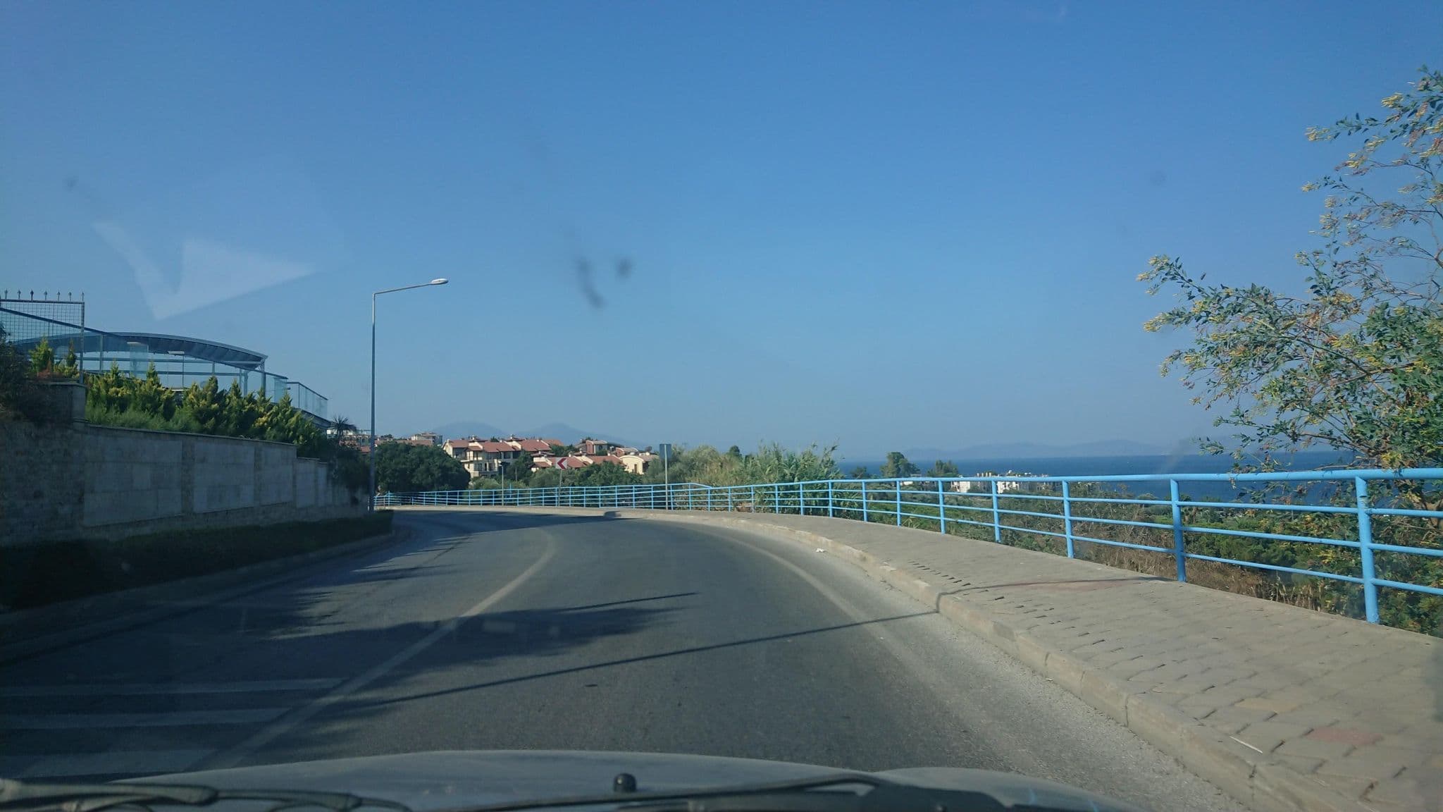Street view near Kadınlar Denizi, Kuşadası — © kubikanber (CC BY-SA · Mapillary)