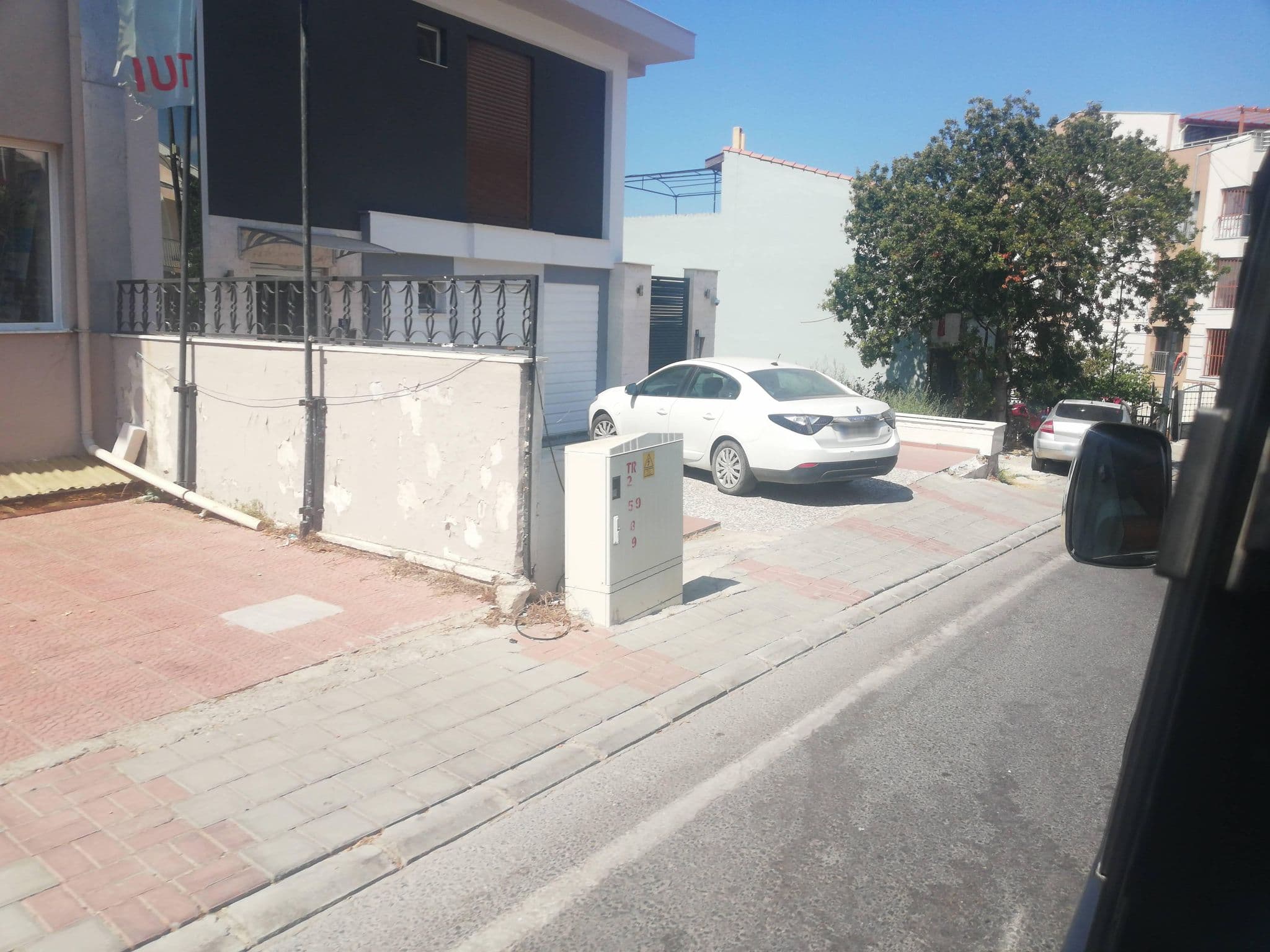 Street view near Hotel Özka, Kuşadası — © iguana (CC BY-SA · Mapillary)
