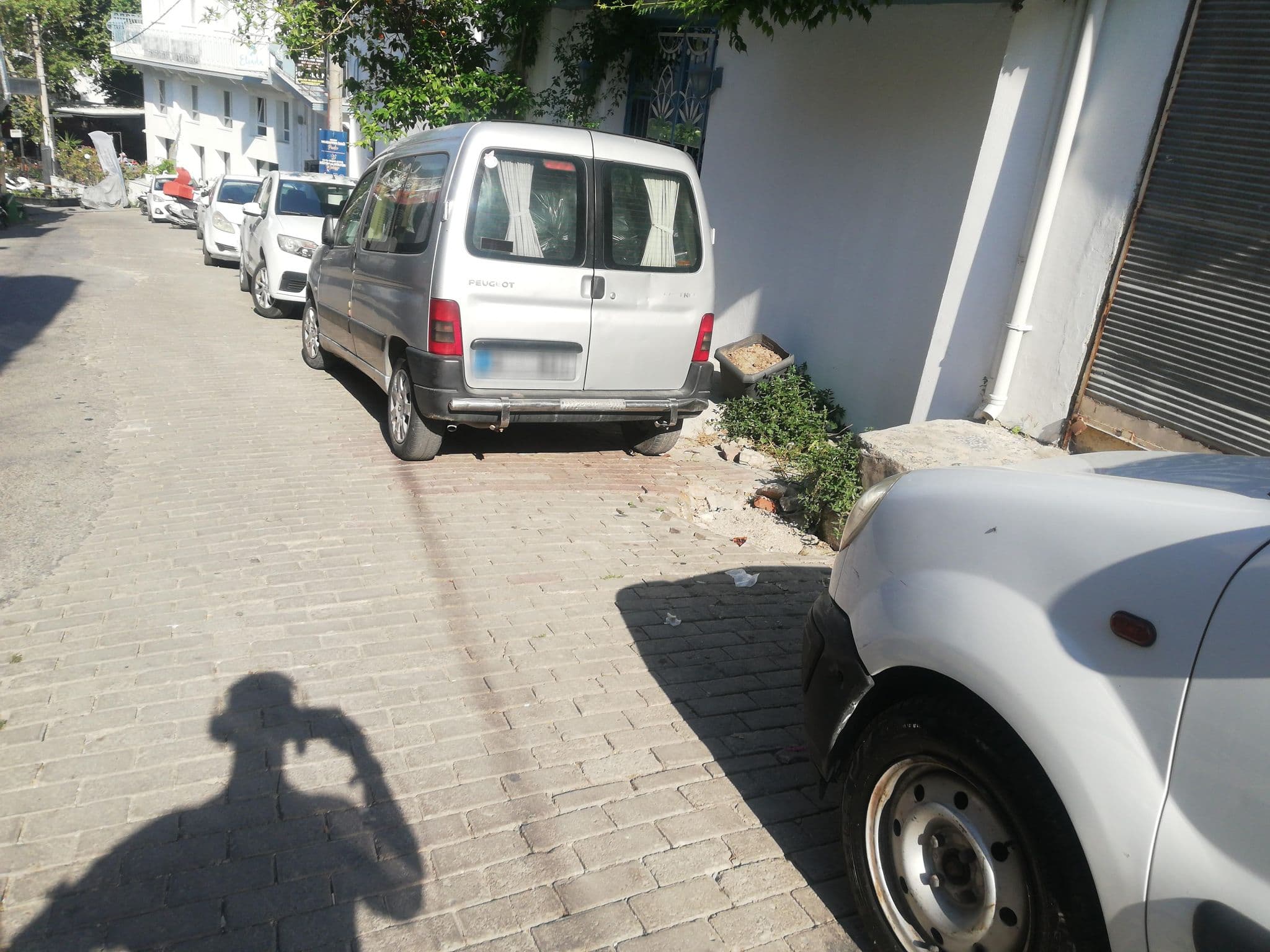 Street view near Victory Hotel, Kuşadası — © iguana (CC BY-SA · Mapillary)