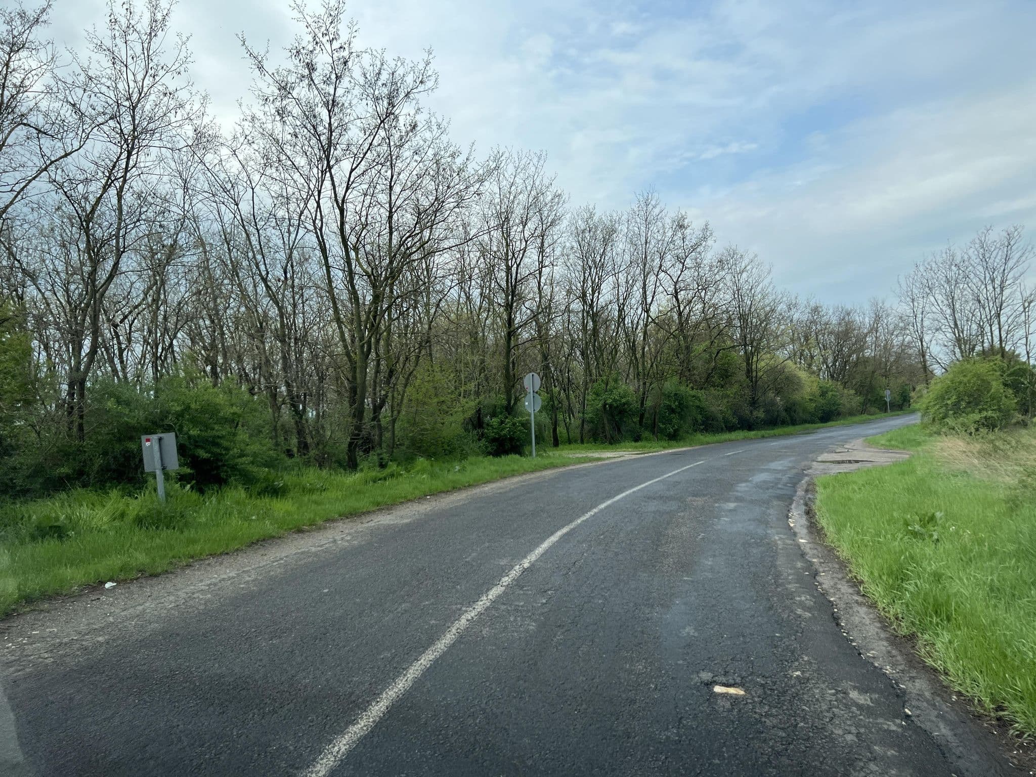Street view near Vörösbegy, Dánszentmiklós — © mkpest (CC BY-SA · Mapillary)