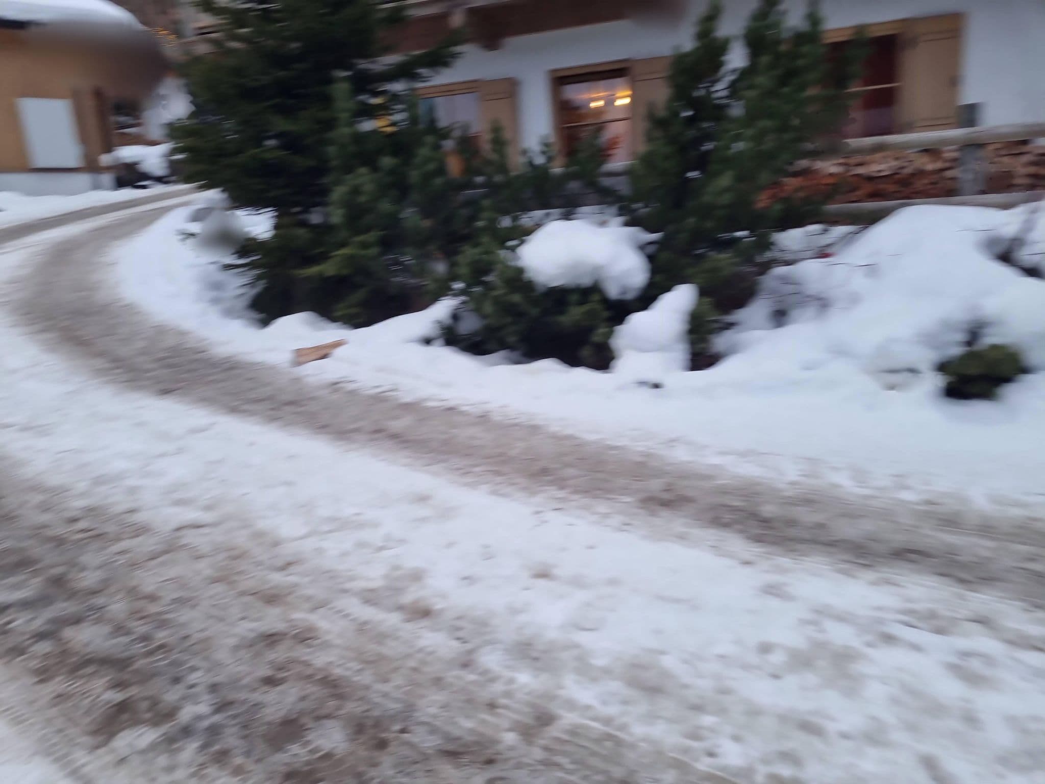 Street view near Chalet Fliertenalm, Neukirchen am Großvenediger — © dsmm (CC BY-SA · Mapillary)