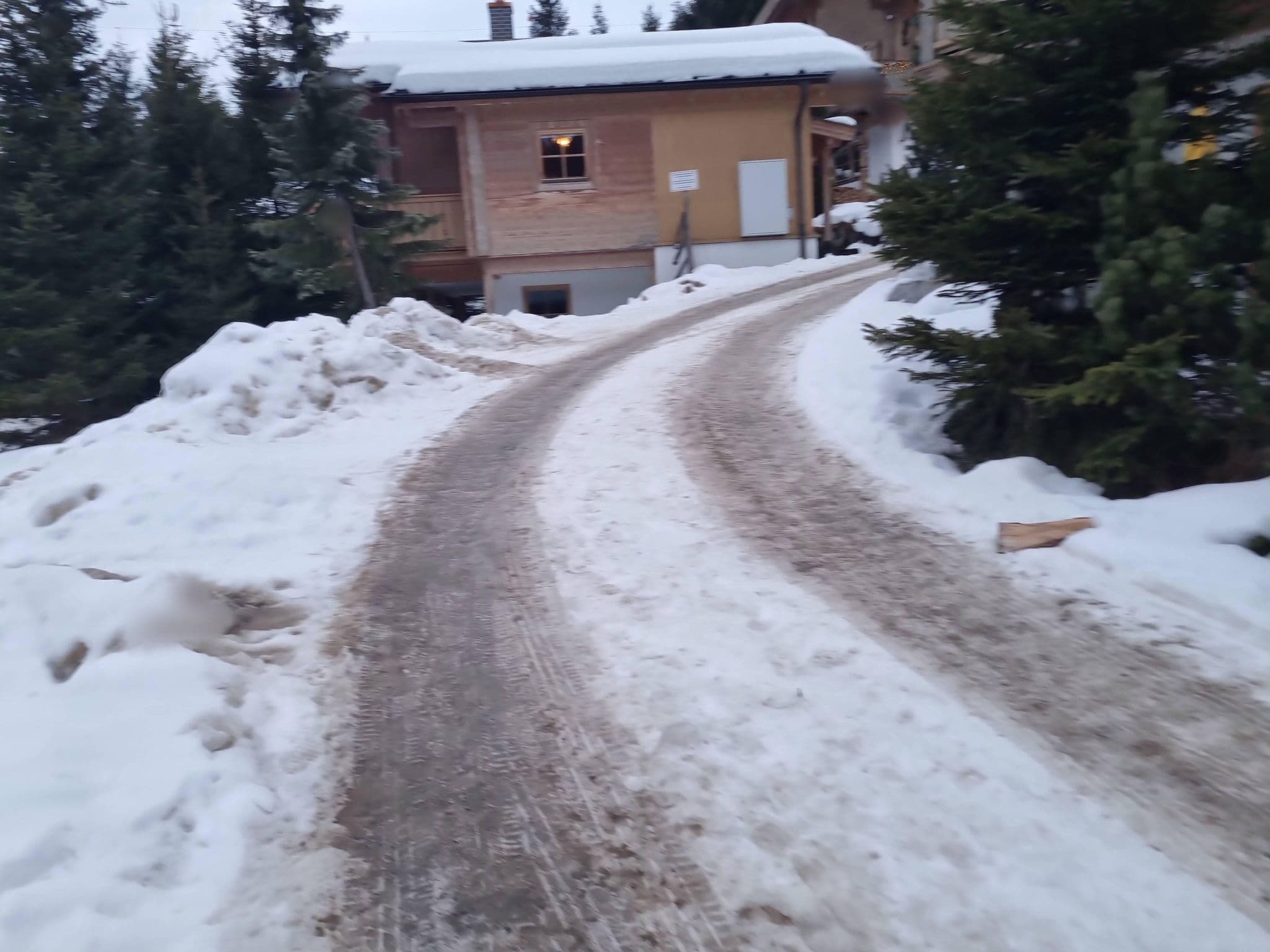 Street view near Chalet Am Sieben Sterne, Neukirchen am Großvenediger — © dsmm (CC BY-SA · Mapillary)