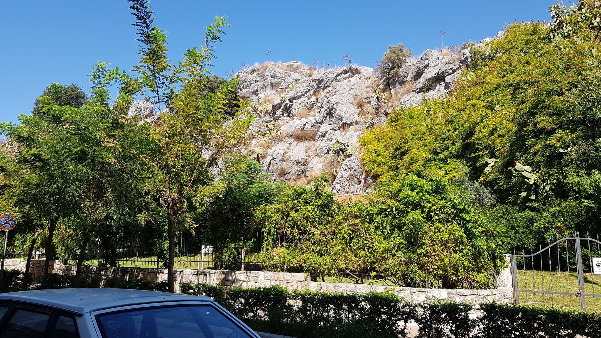 Street view near Luna Beach Deluxe Hotel, Marmaris — © yrtimid (CC BY-SA · Mapillary)