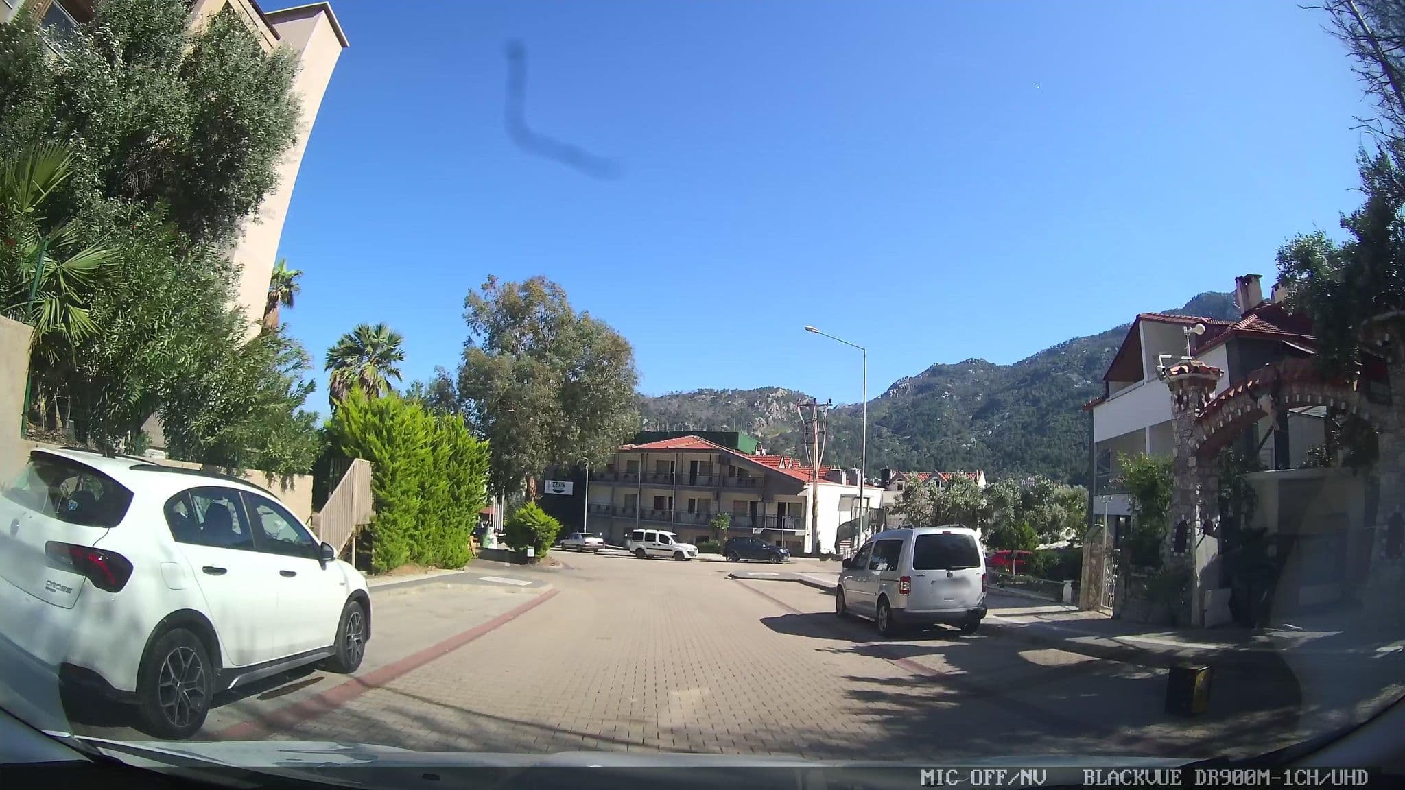 Street view near Şen Apart Otel Neredekal.com, Turunç — © asturksever (CC BY-SA · Mapillary)