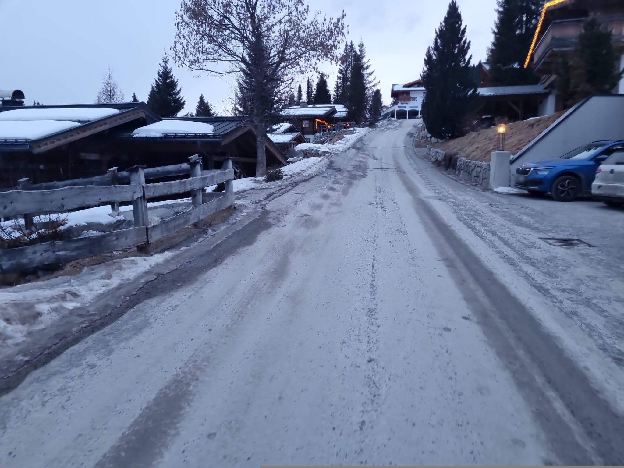 Street view near Chalet Edelweissalm, Neukirchen am Großvenediger — © dsmm (CC BY-SA · Mapillary)