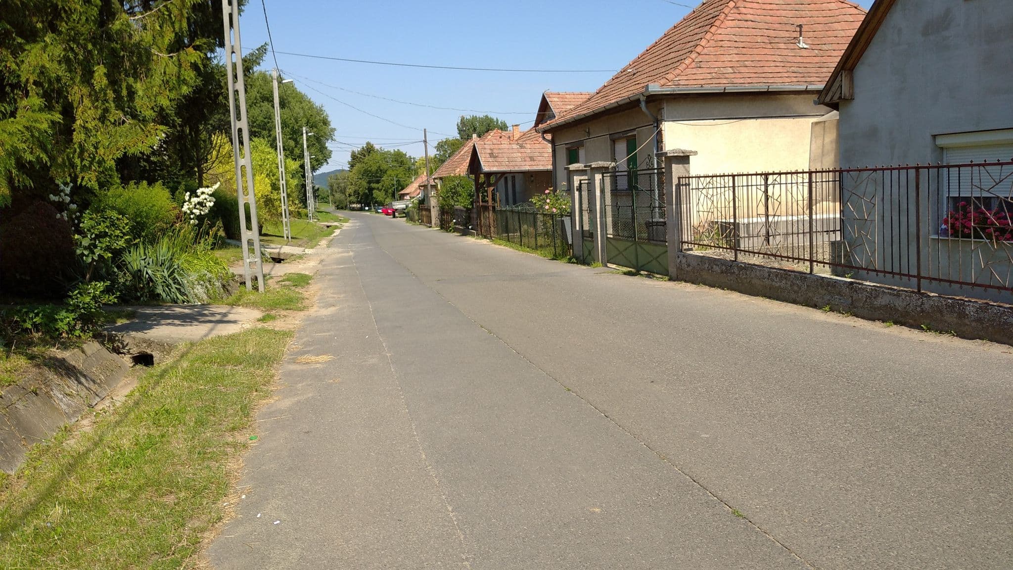Street view near Kövirózsa Vendégház, Nagyoroszi — © szgabor1980 (CC BY-SA · Mapillary)