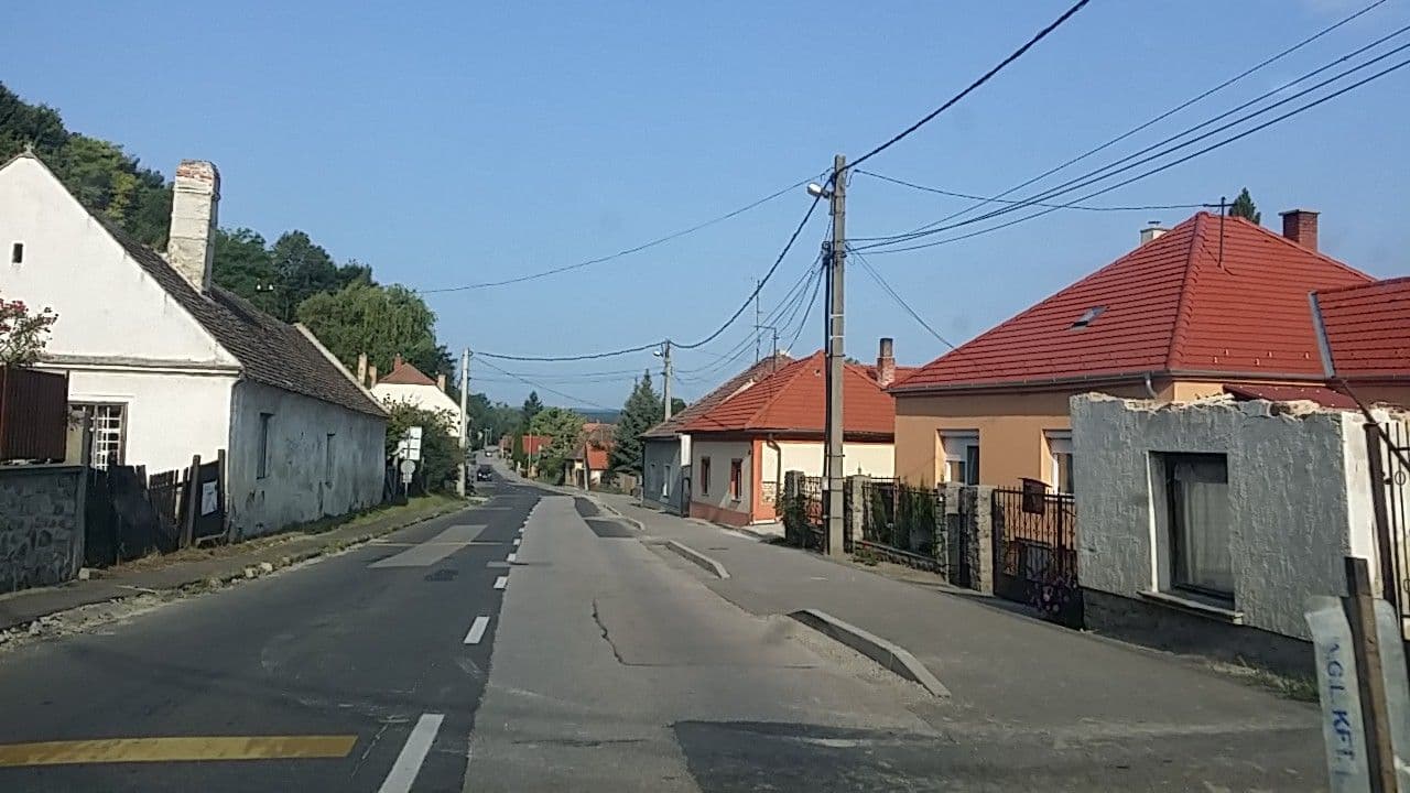 Street view near Bozi Rozi Panzió, Nagycenk — © utvonalfelmeresek (CC BY-SA · Mapillary)