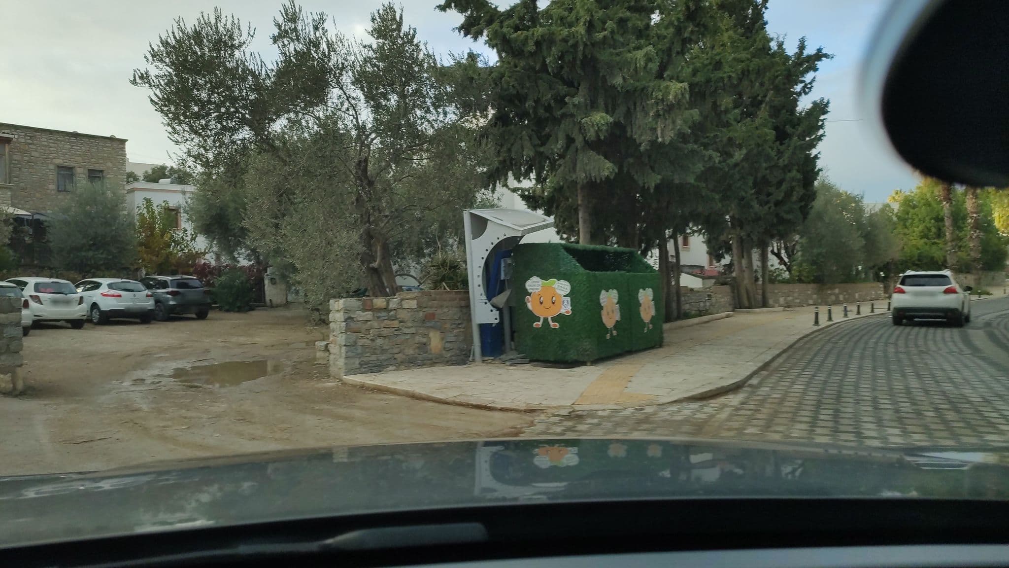 Street view near Mia Hotel, Konacık — © hind (CC BY-SA · Mapillary)
