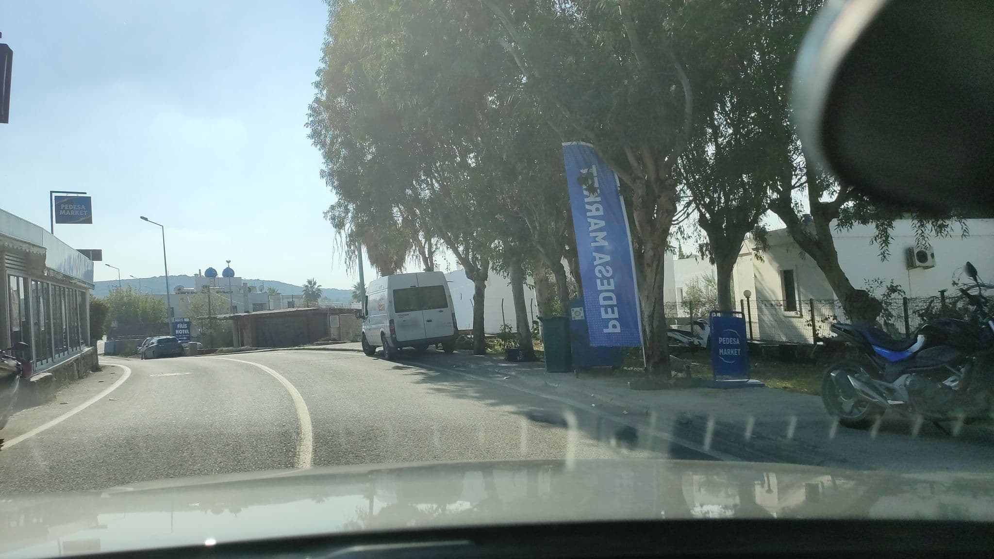 Street view near Mimoza Hotel, Konacık — © hind (CC BY-SA · Mapillary)