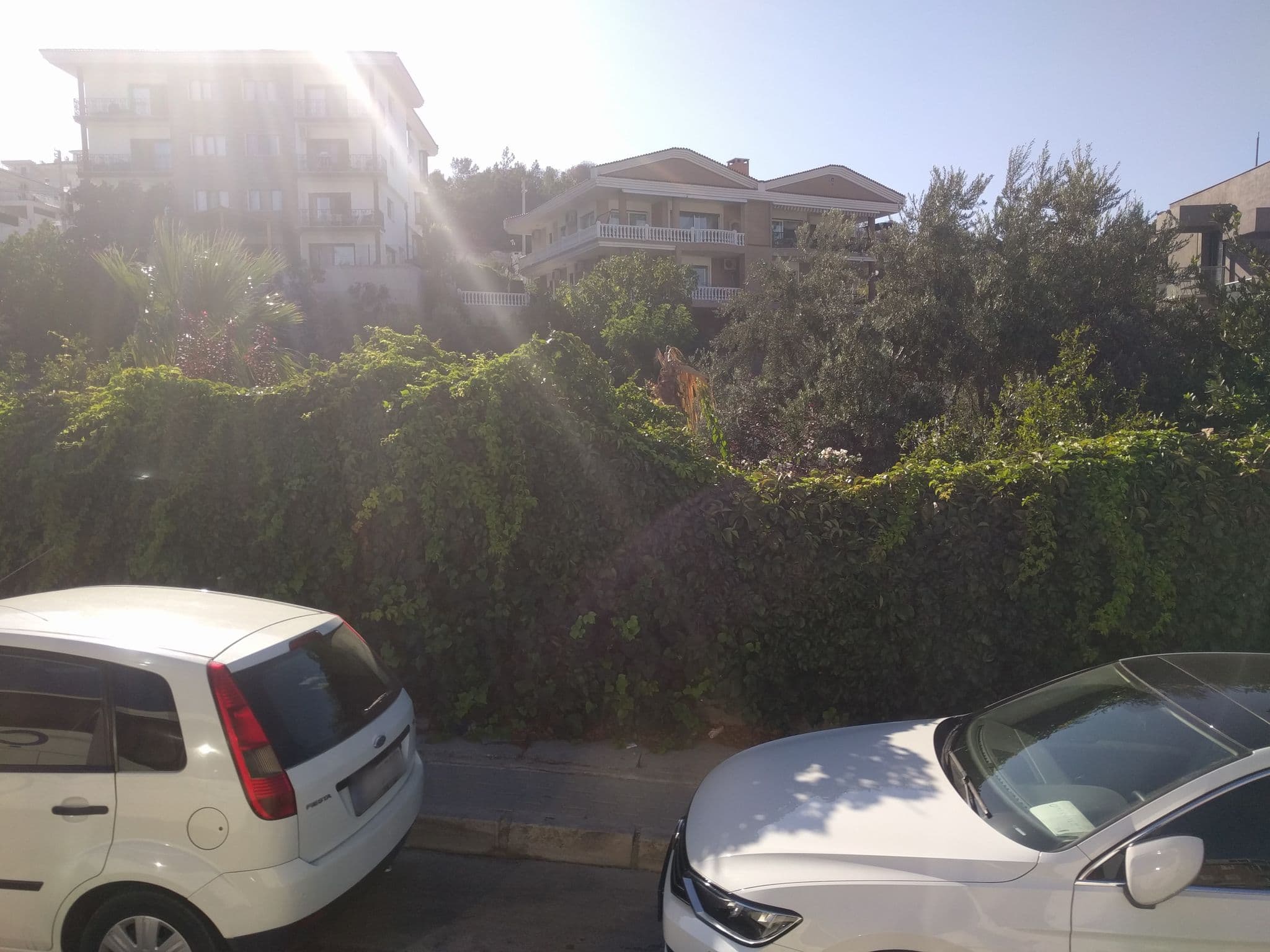 Street view near Mert Otel, Çeşme — © ubenzer (CC BY-SA · Mapillary)