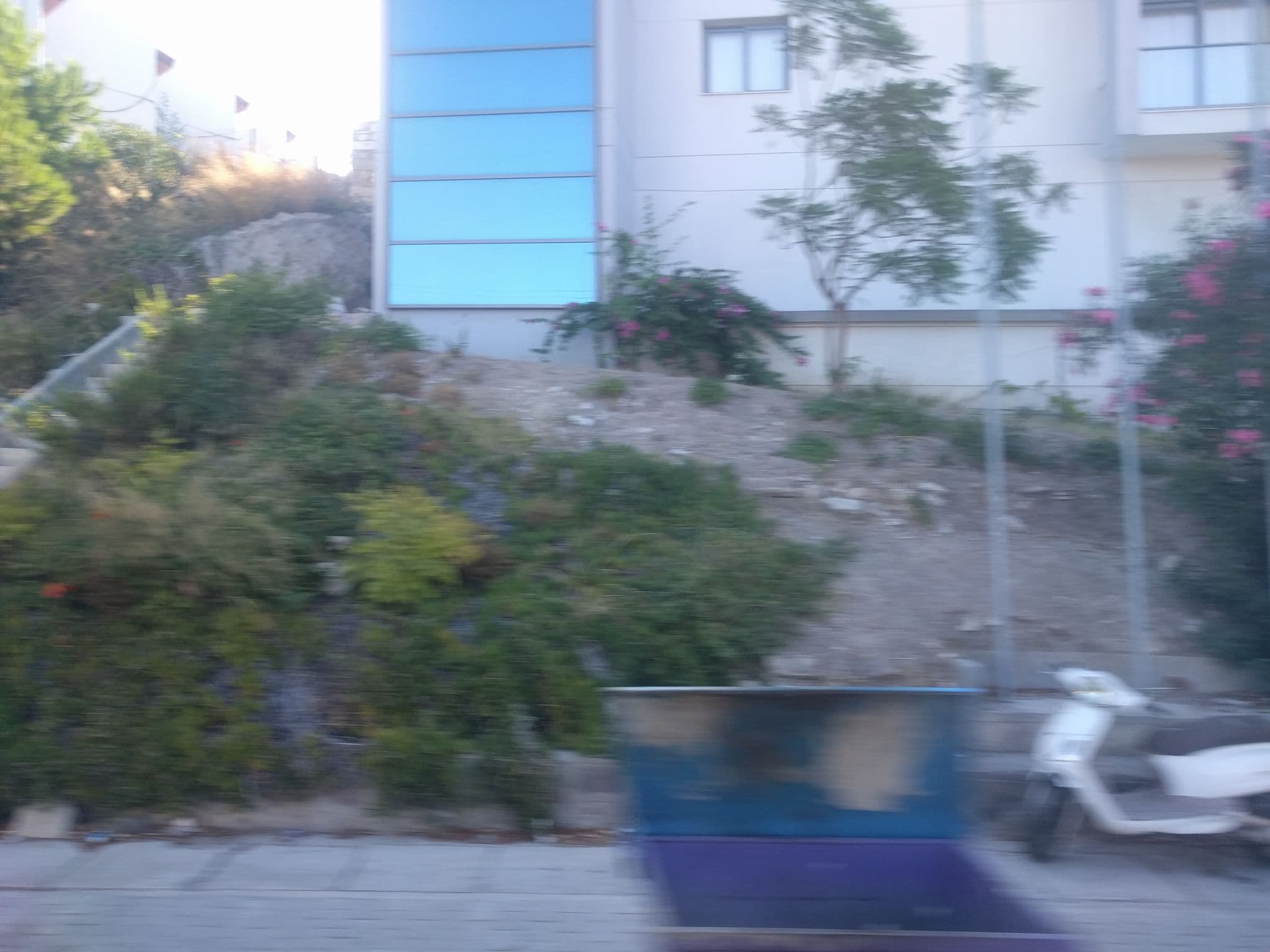 Street view near Grand Zeybek Hotel, Çeşme — © ubenzer (CC BY-SA · Mapillary)