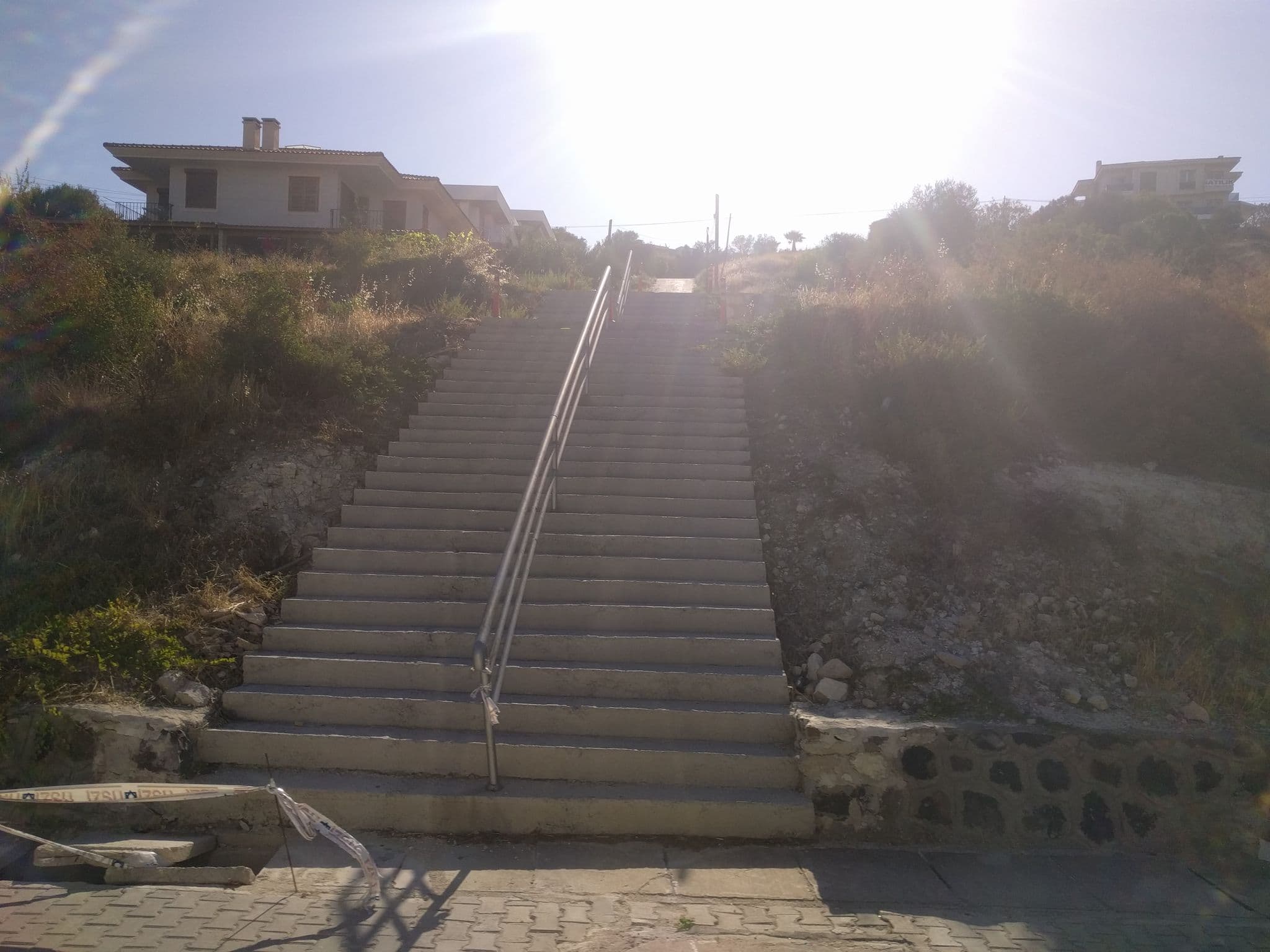 Street view near Aya Yorgi Otel, Çeşme — © ubenzer (CC BY-SA · Mapillary)