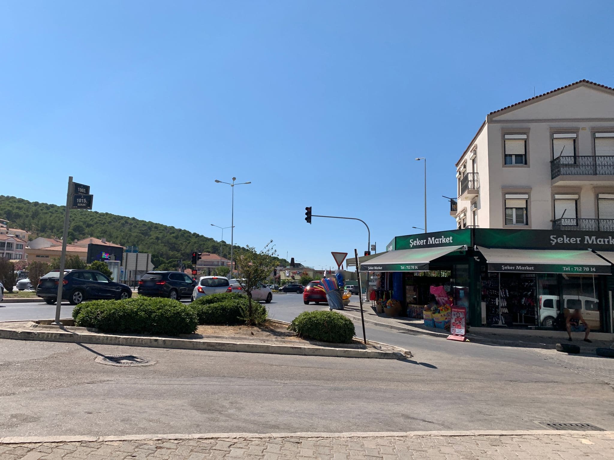 Street view near Saffet Otel, Çeşme — © egorka (CC BY-SA · Mapillary)