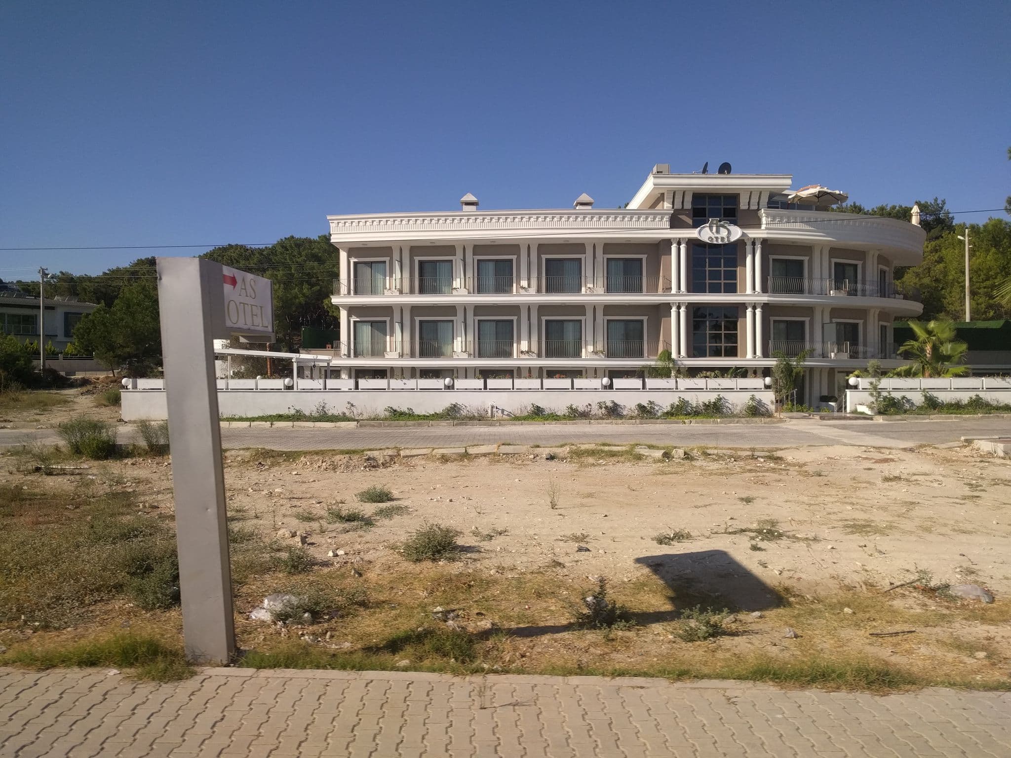 Street view near As Hotel, Çeşme — © ubenzer (CC BY-SA · Mapillary)