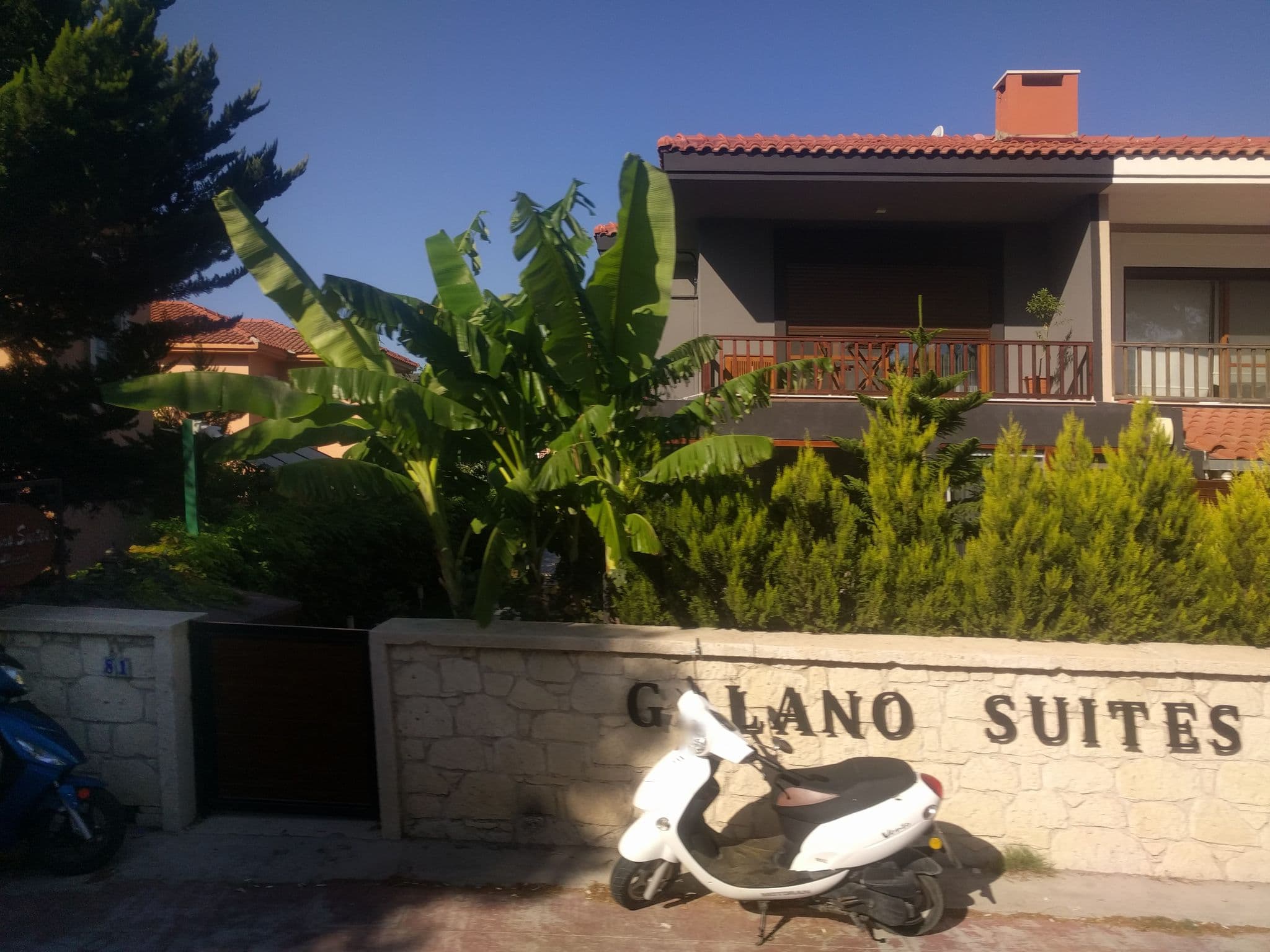Street view near Galano Suites Alaçatı, Alaçatı — © ubenzer (CC BY-SA · Mapillary)