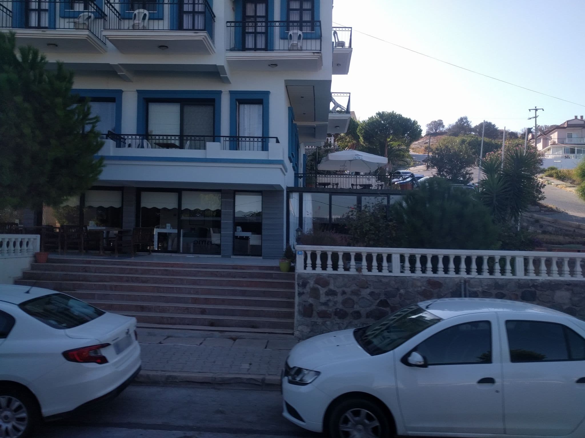 Street view near Sun Otel, Çeşme — © ubenzer (CC BY-SA · Mapillary)