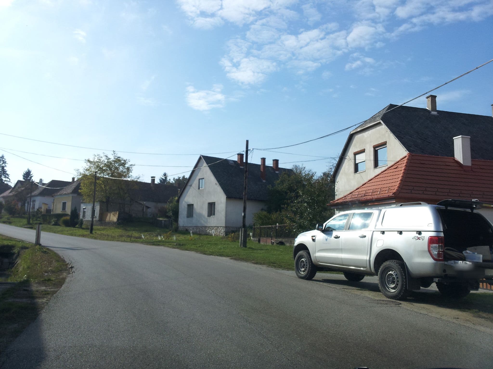 Street view near Bakonyi Vándor Vendégház, Bakonyszentlászló — © kolesajr (CC BY-SA · Mapillary)